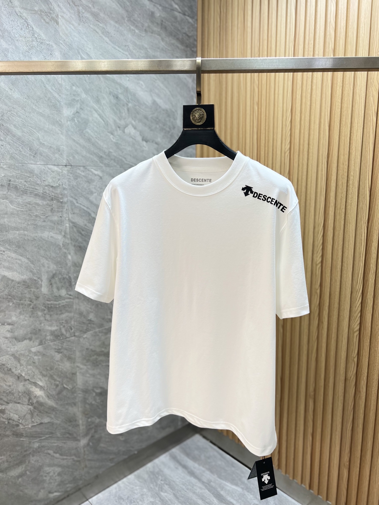 NO:910204,Descente 2026 spring and summer new products, complete with three standards, pure cotton round neck short-sleeved T-shirt, good product, no need to introduce too much, look at the details, counter size M-XXXL / recommended L, loose fit, T-shirt, tees, t-shirt,19860909迪桑特 2026年春夏新品上新 三标齐全 纯棉圆领短袖T恤 好货不用过多介绍 看细节 专柜码数M-XXXL /建议L 宽松版型,,T-shirt,tees，t-shirt,,Men's clothing