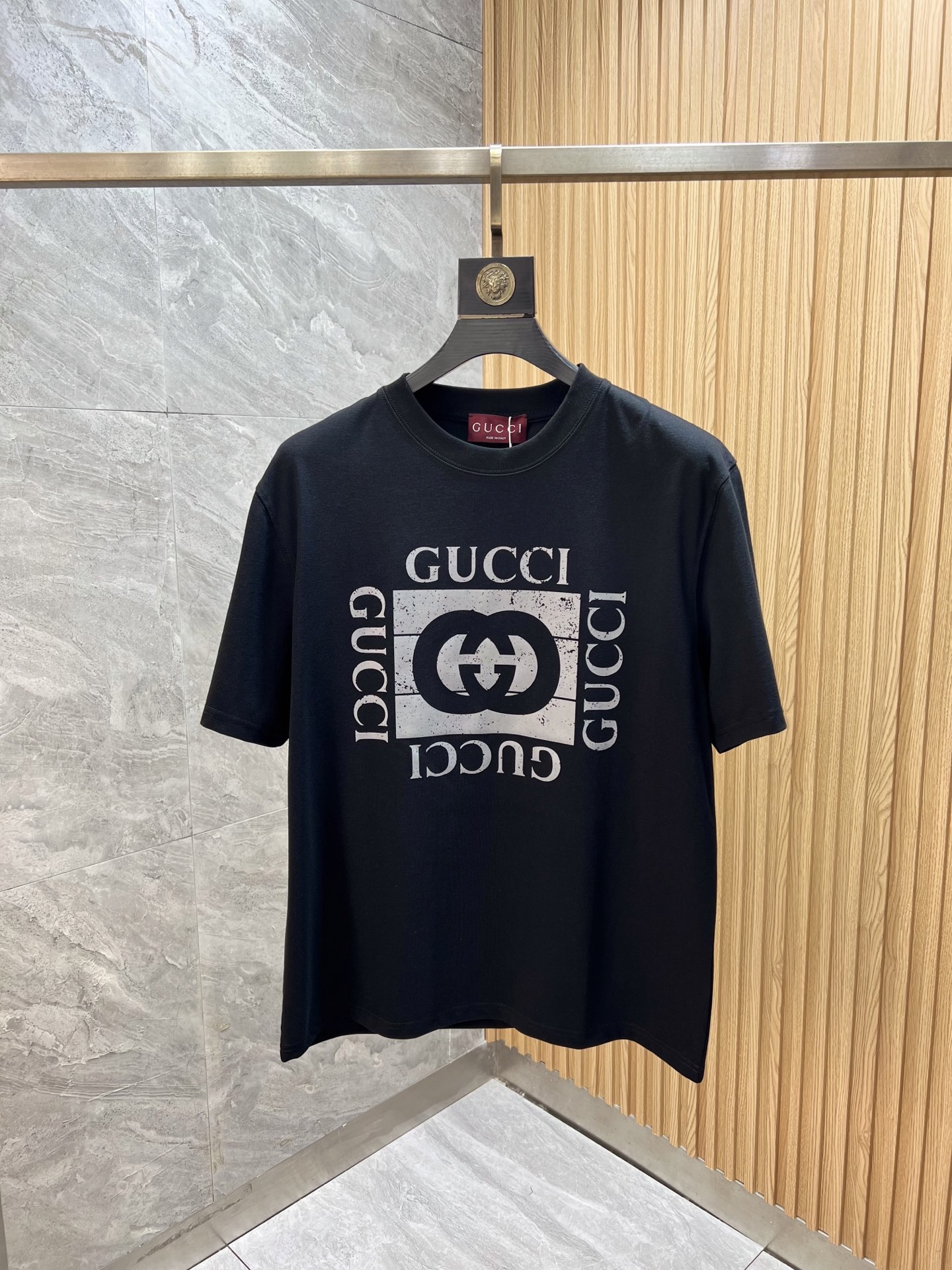 NO:910210,Gucci/Gucci 2026 spring and summer new products, complete with three labels, pure cotton round neck short-sleeved T-shirt, good product, no need to introduce too much, look at the details, counter size M-XXXL / recommended L, loose fit,, gucci, T-shirt, tees, t-shirt,19860909Gucci/古奇 2026年春夏新品上新 三标齐全 纯棉圆领短袖T恤 好货不用过多介绍 看细节 专柜码数M-XXXL /建议L 宽松版型,,gucci,T-shirt,tees，t-shirt,,Men's clothing