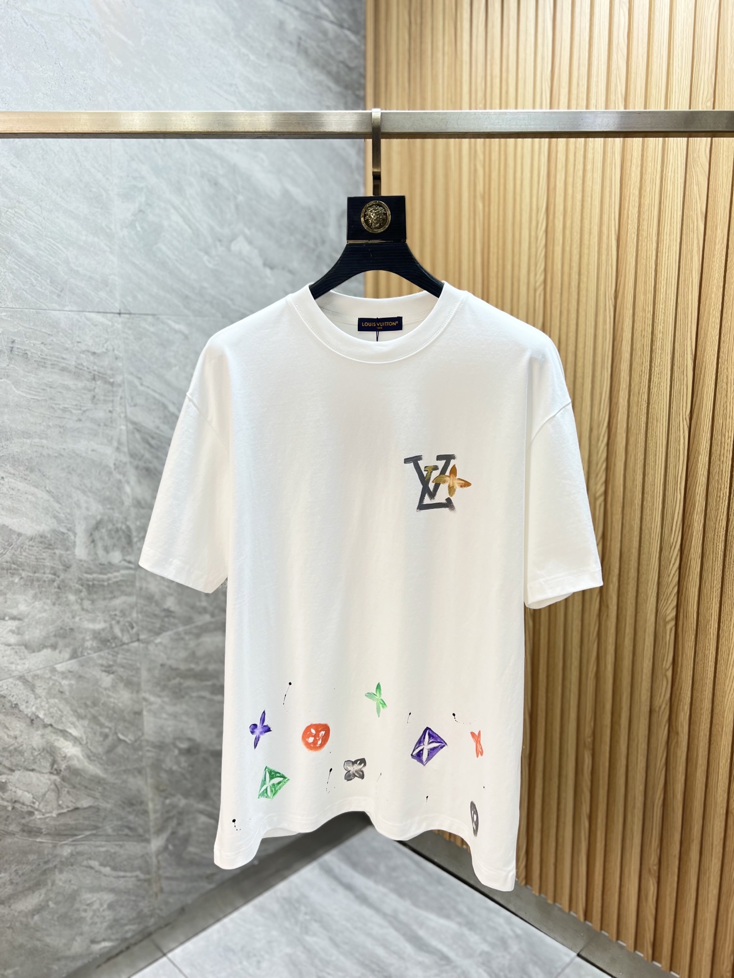 NO:833332,LV/Louis Vuitton 2026 spring and summer new products, complete with three labels, pure cotton round neck short-sleeved T-shirt, size S-XXXL / recommended M, loose fit, louis vuitton, louis vuitton, T-shirt, tees, t-shirt,19860909LV/路易威登 2026春夏新品上新 三标齐全 纯棉圆领短袖T恤 码数S-XXXL /建议M 宽松版型,,louis vuitton,louis vuitton,T-shirt,tees，t-shirt,,Men's clothing