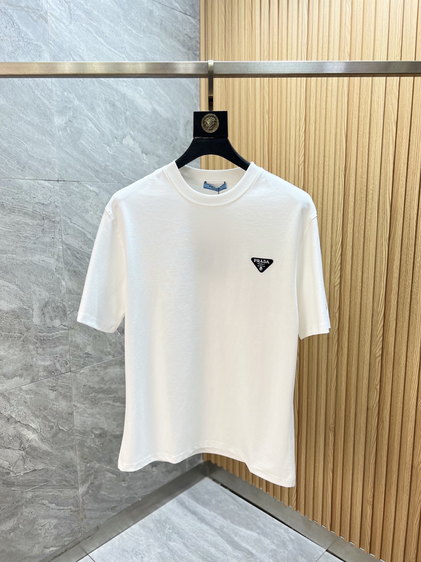 NO:929215,prada/Prada 2026 spring and summer new products, complete with three labels, mercerized cotton round neck short-sleeved T-shirt, good product without too much introduction, look at the details, counter size M-XXXL / recommended L,, prada, prada, T-shirt, tees, t-shirt,19860909prada/普拉达 2026年春夏新品上新 三标齐全 丝光棉圆领短袖T恤 好货不用过多介绍 看细节 专柜码数M-XXXL /建议L,,prada,prada,T-shirt,tees，t-shirt,,Men's clothing