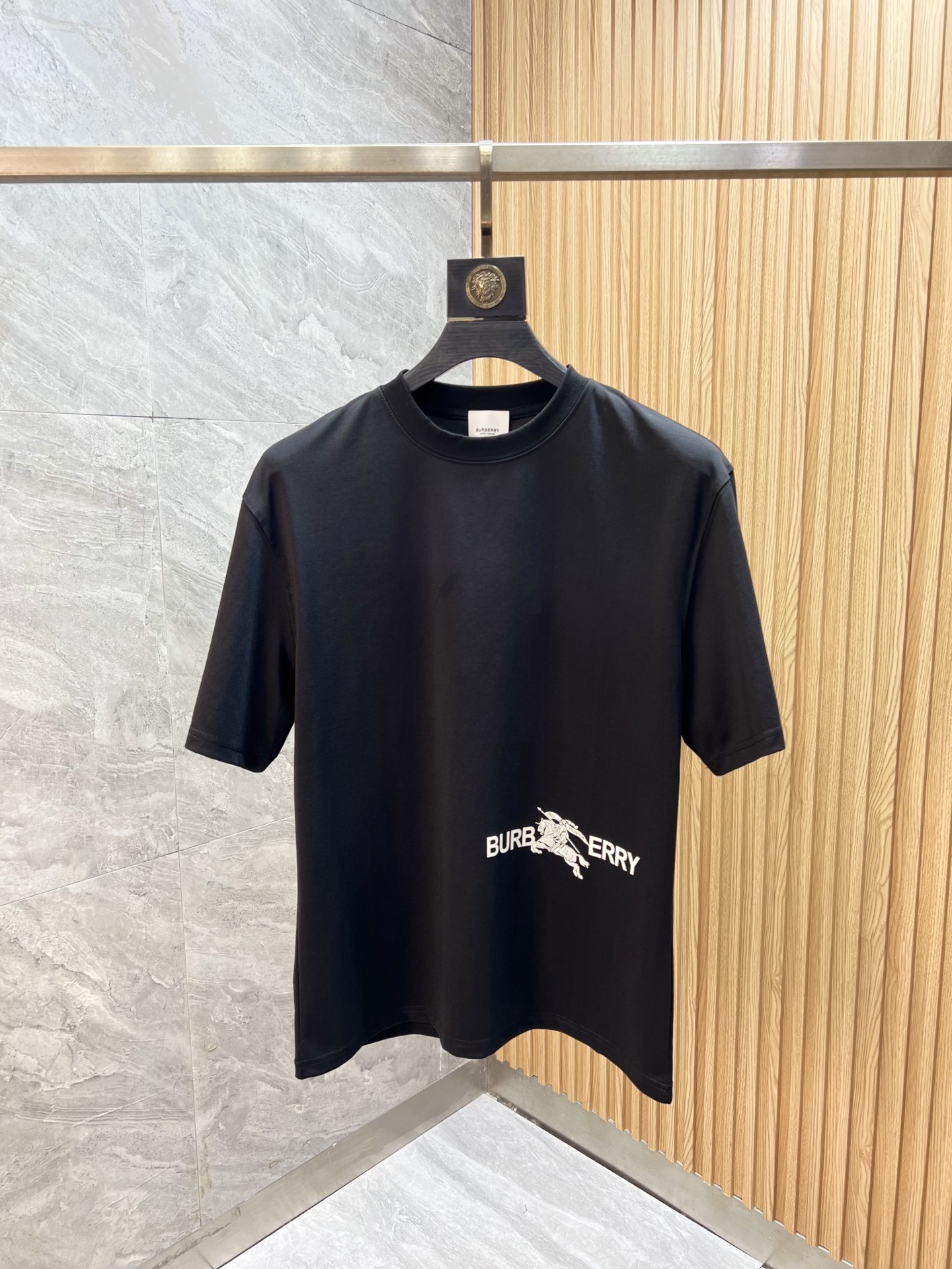 NO:929231,Burberry/Burberry 2026 spring and summer new products, complete with three labels, mercerized cotton round neck short-sleeved T-shirt, good product does not need to be introduced too much, look at the details, counter size M-XXXL / recommended L,, burberry, burberry, T-shirt, tees, t-shirt,19860909Burberry/巴宝莉 2026年春夏新品上新 三标齐全 丝光棉圆领短袖T恤 好货不用过多介绍 看细节 专柜码数M-XXXL /建议L,,burberry,burberry,T-shirt,tees，t-shirt,,Men's clothing