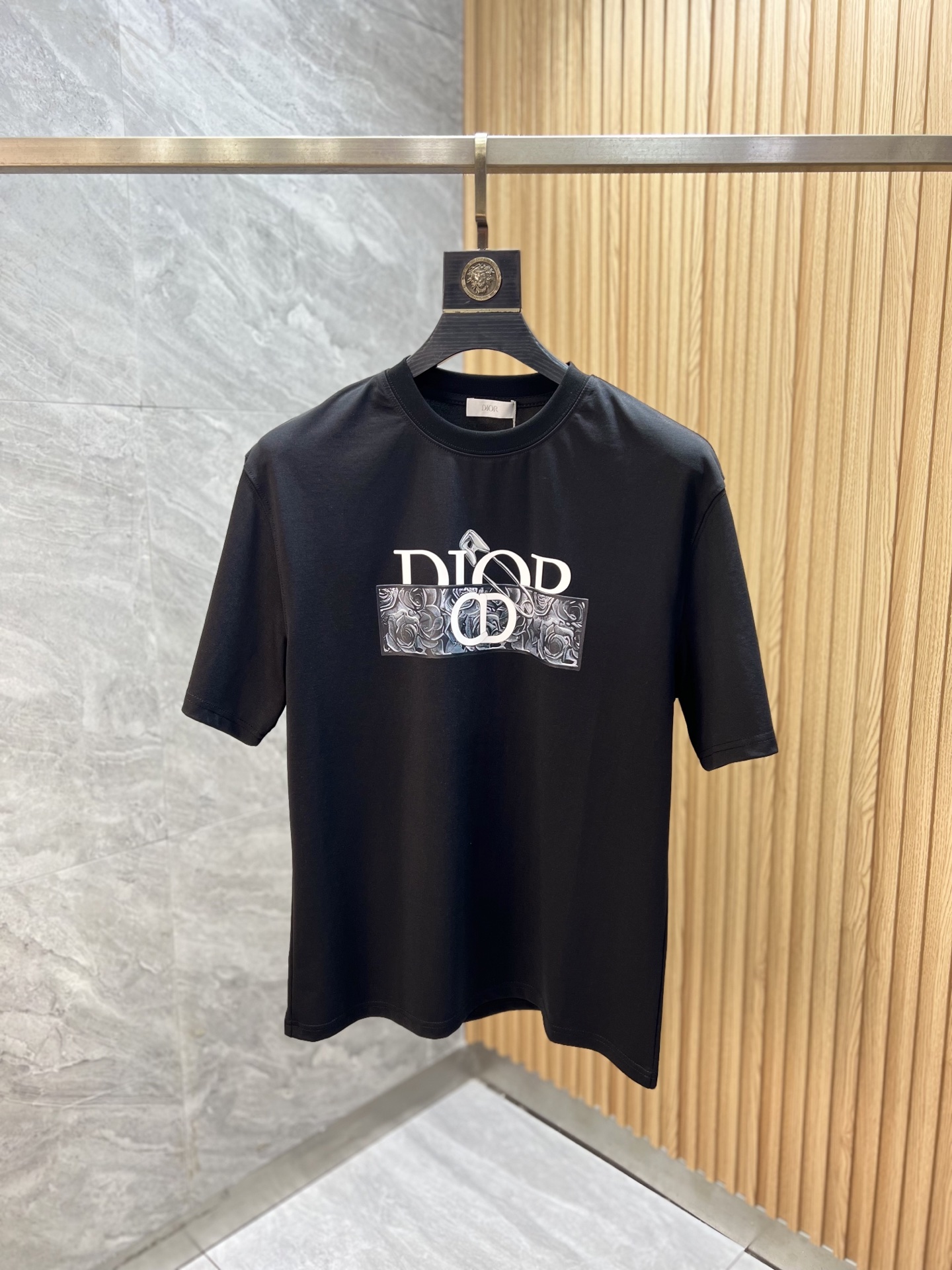 NO:929166,Dior/Dior 2026 spring and summer new products, complete with three labels, mercerized cotton round neck short-sleeved T-shirt, good product without too much introduction, look at the details, counter size M-XXXL / recommended L,, dior, dior, T-shirt, tees, t-shirt,19860909Dior/迪奥 2026年春夏新品上新 三标齐全 丝光棉圆领短袖T恤 好货不用过多介绍 看细节 专柜码数M-XXXL /建议L,,dior,dior,T-shirt,tees，t-shirt,,Men's clothing
