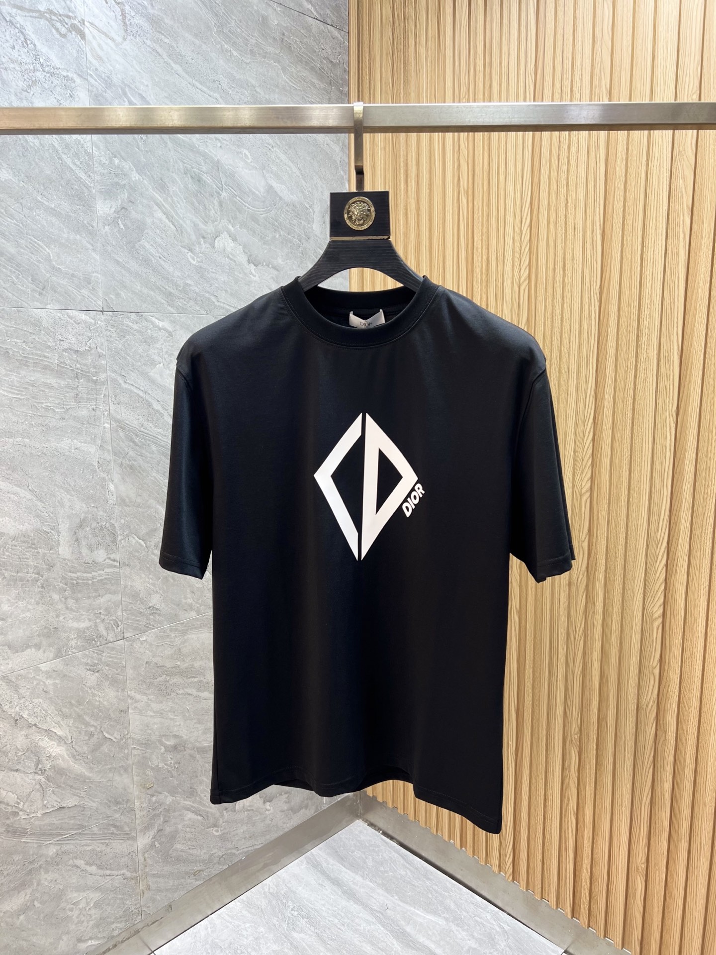 NO:929193,Dior/Dior 2026 spring and summer new products, complete with three labels, mercerized cotton round neck short-sleeved T-shirt, good product without too much introduction, look at the details, counter size M-XXXL / recommended L,, dior, dior, T-shirt, tees, t-shirt,19860909Dior/迪奥 2026年春夏新品上新 三标齐全 丝光棉圆领短袖T恤 好货不用过多介绍 看细节 专柜码数M-XXXL /建议L,,dior,dior,T-shirt,tees，t-shirt,,Men's clothing