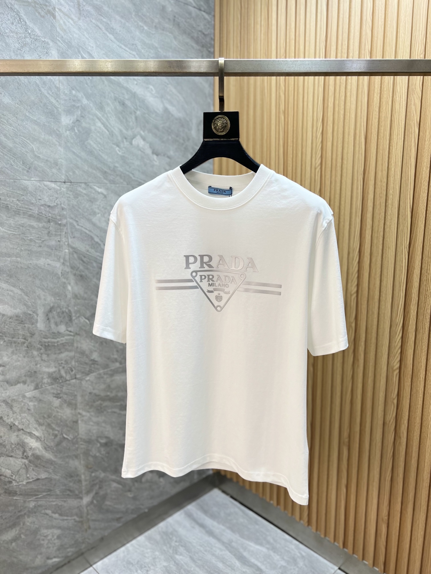 NO:929208,prada/Prada 2026 spring and summer new products, complete with three labels, mercerized cotton round neck short-sleeved T-shirt, good product without too much introduction, look at the details, counter size M-XXXL / recommended L,, prada, prada, T-shirt, tees, t-shirt,19860909prada/普拉达 2026年春夏新品上新 三标齐全 丝光棉圆领短袖T恤 好货不用过多介绍 看细节 专柜码数M-XXXL /建议L,,prada,prada,T-shirt,tees，t-shirt,,Men's clothing