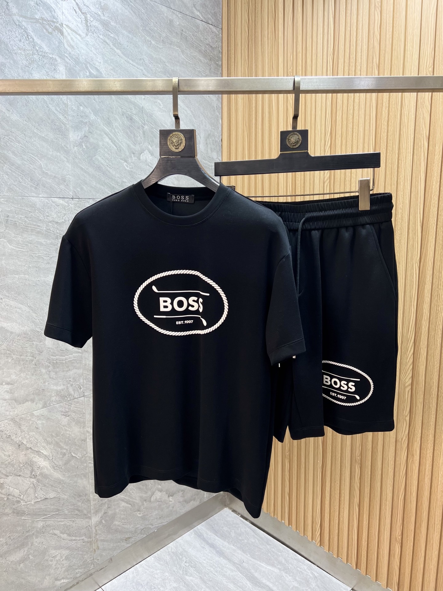 NO:929258,Boss 2026 spring and summer new products, complete with three standards, fashionable casual suits, good products, no need to introduce too much, look at the details, counter size M-XXXL / recommended L,,19860909Boss 2026春夏新品 三标齐全 时尚休闲套装 好货不用过多介绍 看细节 专柜码数 M-XXXL /建议L,,,Men's clothing