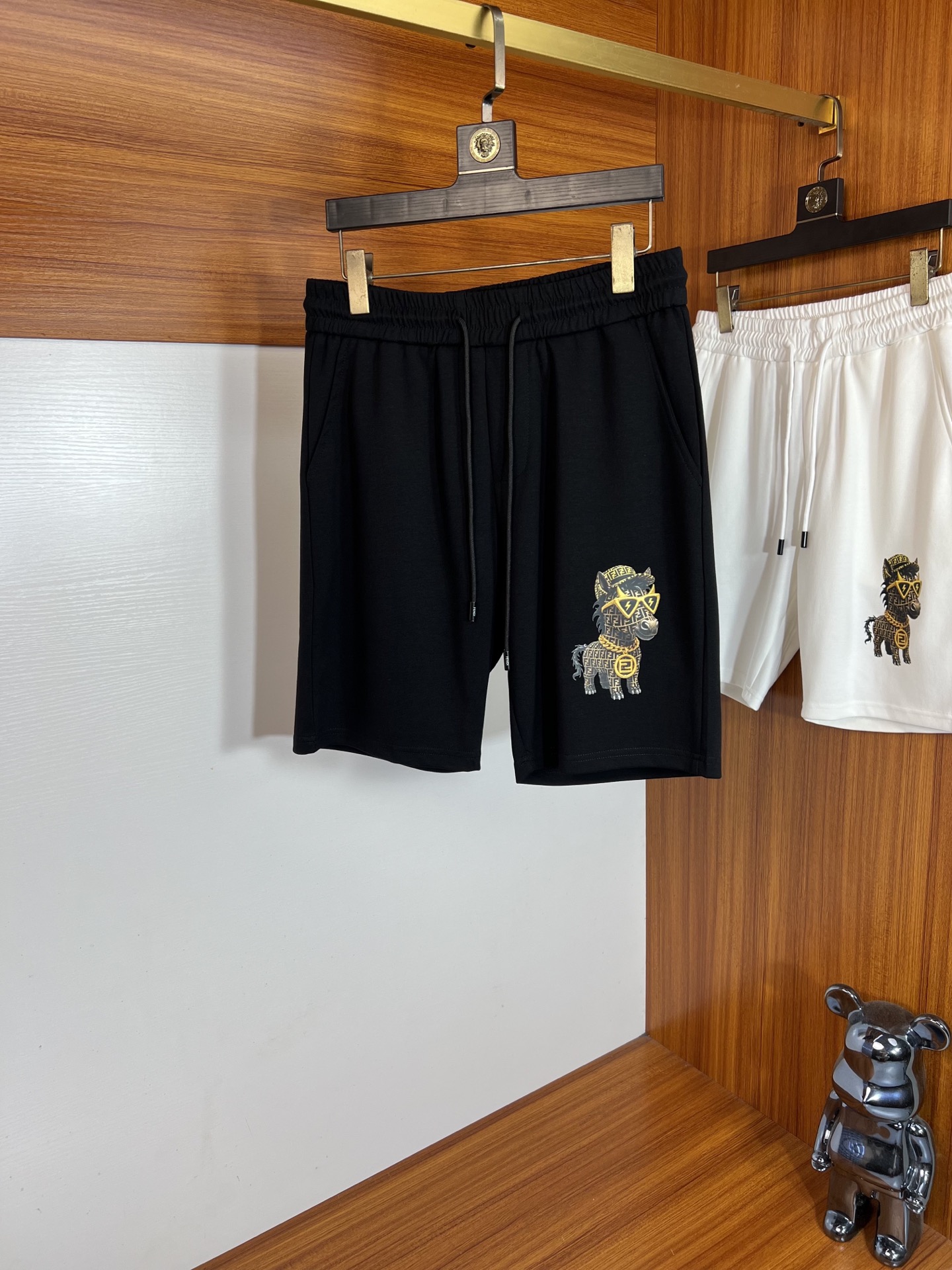 NO:929272,Fendi/Fendi 2026 spring and summer new products, complete with three standards, five-point shorts, good products, no need to introduce too much, look at the details, counter size M-XXXL / upper body recommended L,, fendi, fendi, shorts,19860909Fendi/芬迪 2026春夏新品 三标齐全 五分短裤 好货不用过多介绍 看细节 专柜码数M-XXXL /上身建议L,,fendi,fendi,shorts,,Men's clothing