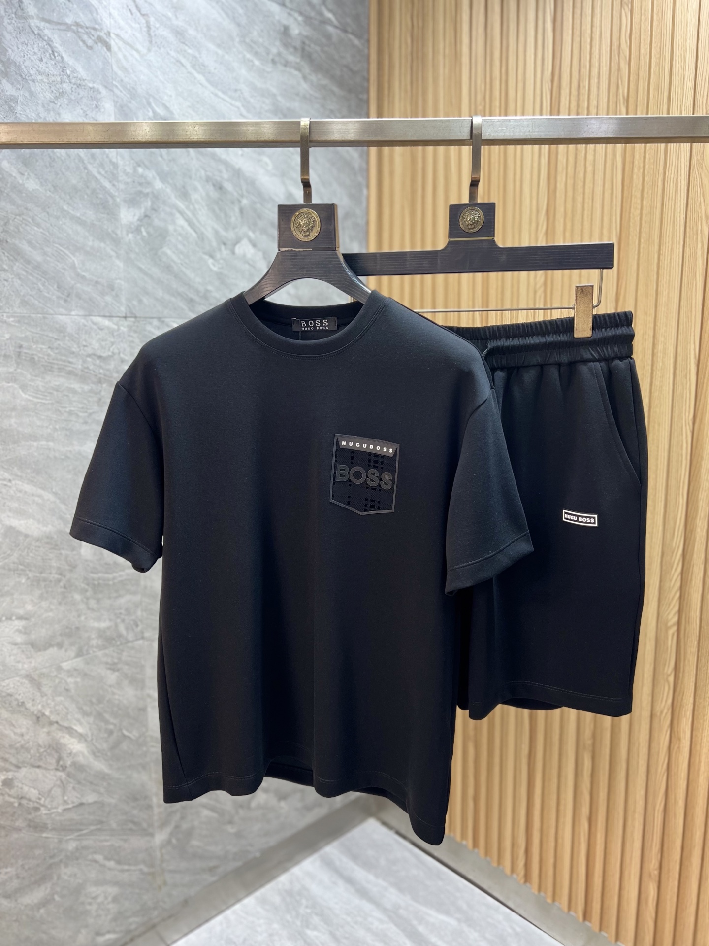 NO:843077,Boss 2026 spring and summer new products, complete with three standards, fashionable casual suits, good products, no need to introduce too much, look at the details, counter size M-XXXL / recommended L,,19860909Boss 2026春夏新品 三标齐全 时尚休闲套装 好货不用过多介绍 看细节 专柜码数 M-XXXL /建议L,,,Men's clothing