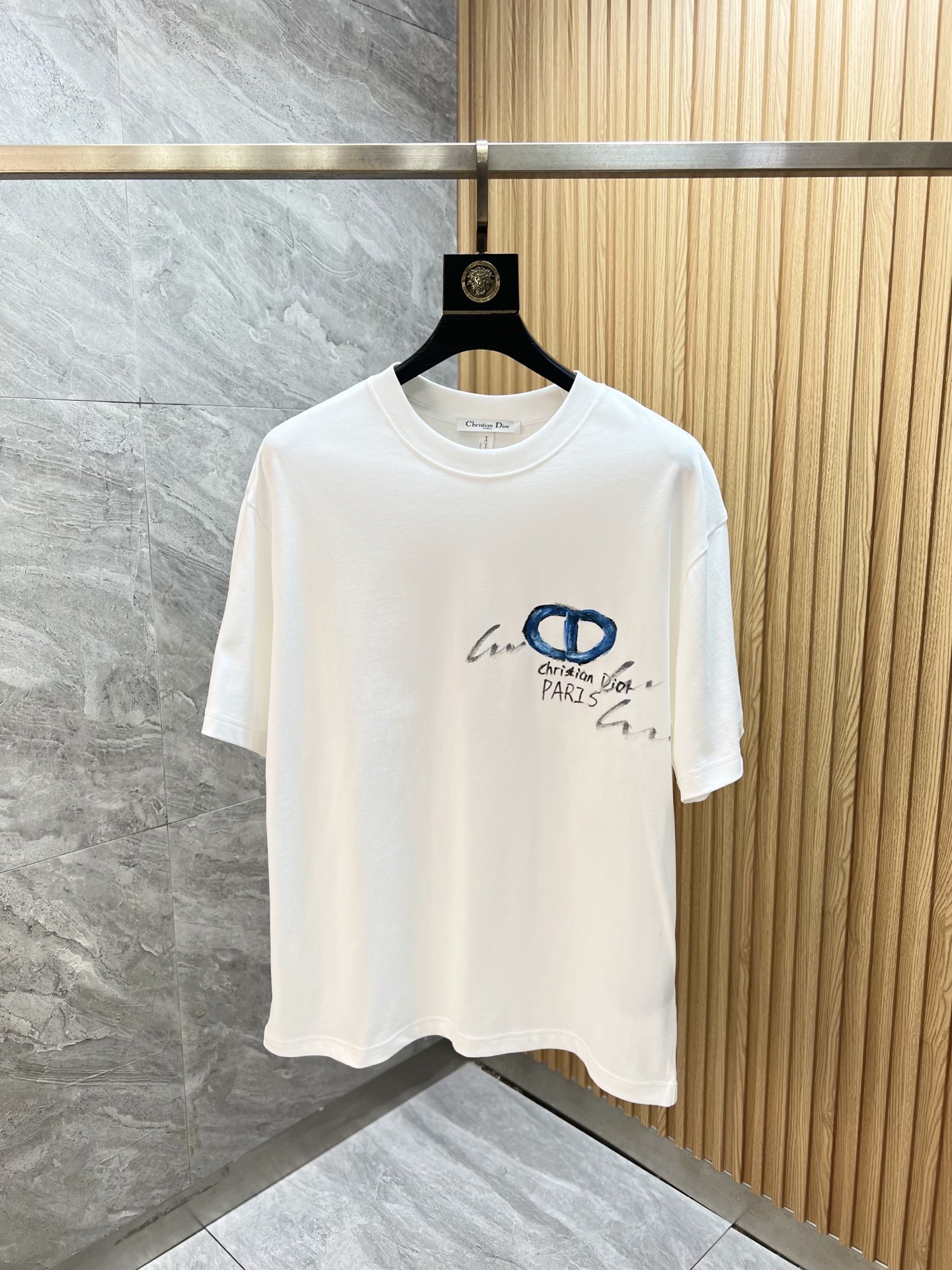 NO:843088,Dior/Dior 2026 spring and summer new products, complete with three labels, pure cotton short-sleeved T-shirt, good product, no need to introduce too much, look at the details, counter size S-XXL / recommended M,, dior, dior, T-shirt, tees, t-shirt,19860909Dior/迪奥 2026春夏新品 三标齐全 纯棉短袖T恤 好货不用过多介绍 看细节 专柜码数S-XXL /建议M,,dior,dior,T-shirt,tees，t-shirt,,Men's clothing