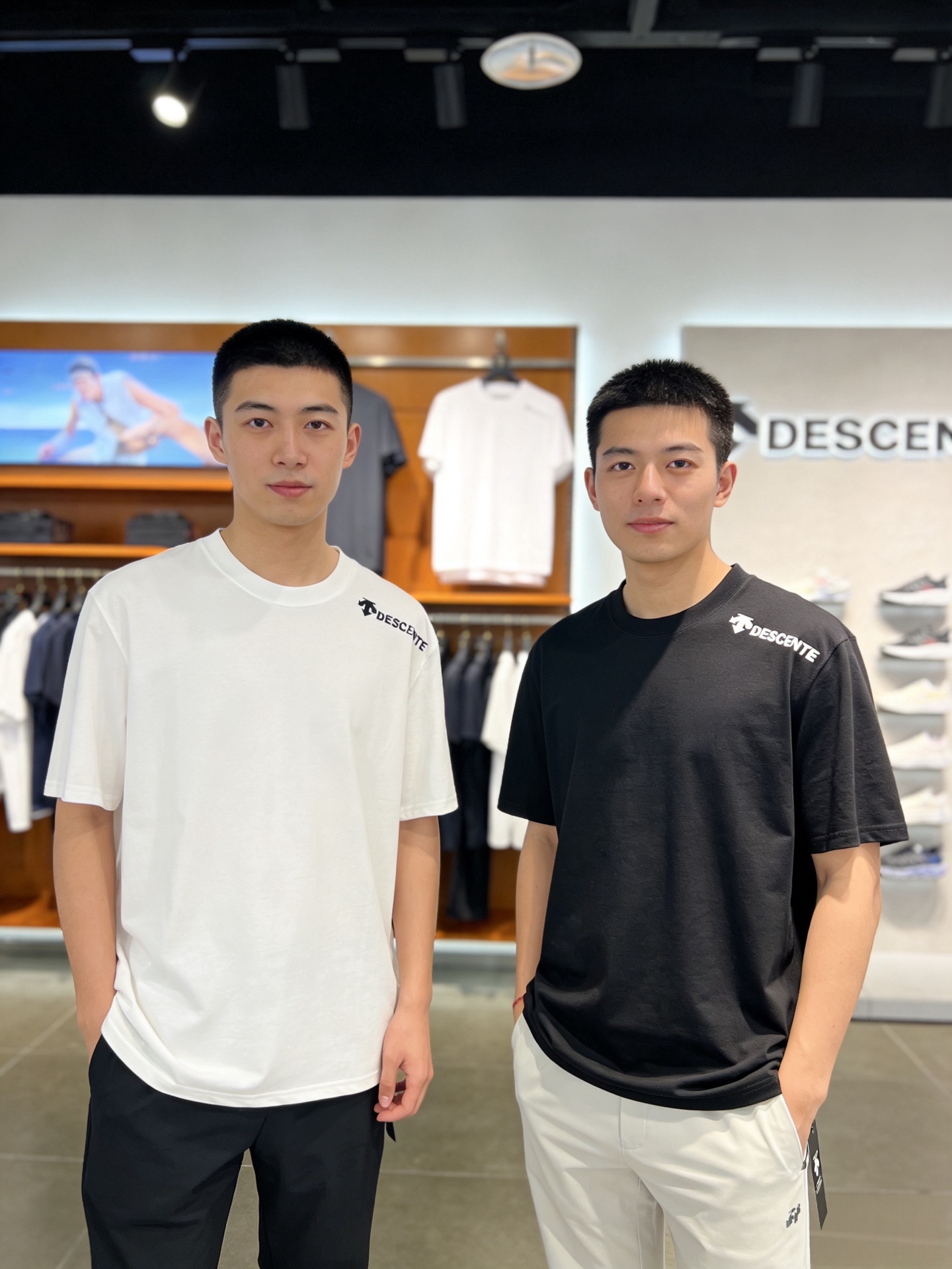 NO:843106,Descente's 2026 spring and summer new products, complete with three labels, round neck pure cotton short-sleeved T-shirt, good product, no need to introduce too much, look at the details, counter size M-XXXL / recommended L, slightly loose version, T-shirt, tees, t-shirt,19860909迪桑特 2026春夏新品 三标齐全 圆领纯棉短袖T恤 好货不用过多介绍 看细节 专柜码数M-XXXL /建议L 微宽松版型,,T-shirt,tees，t-shirt,,Men's clothing