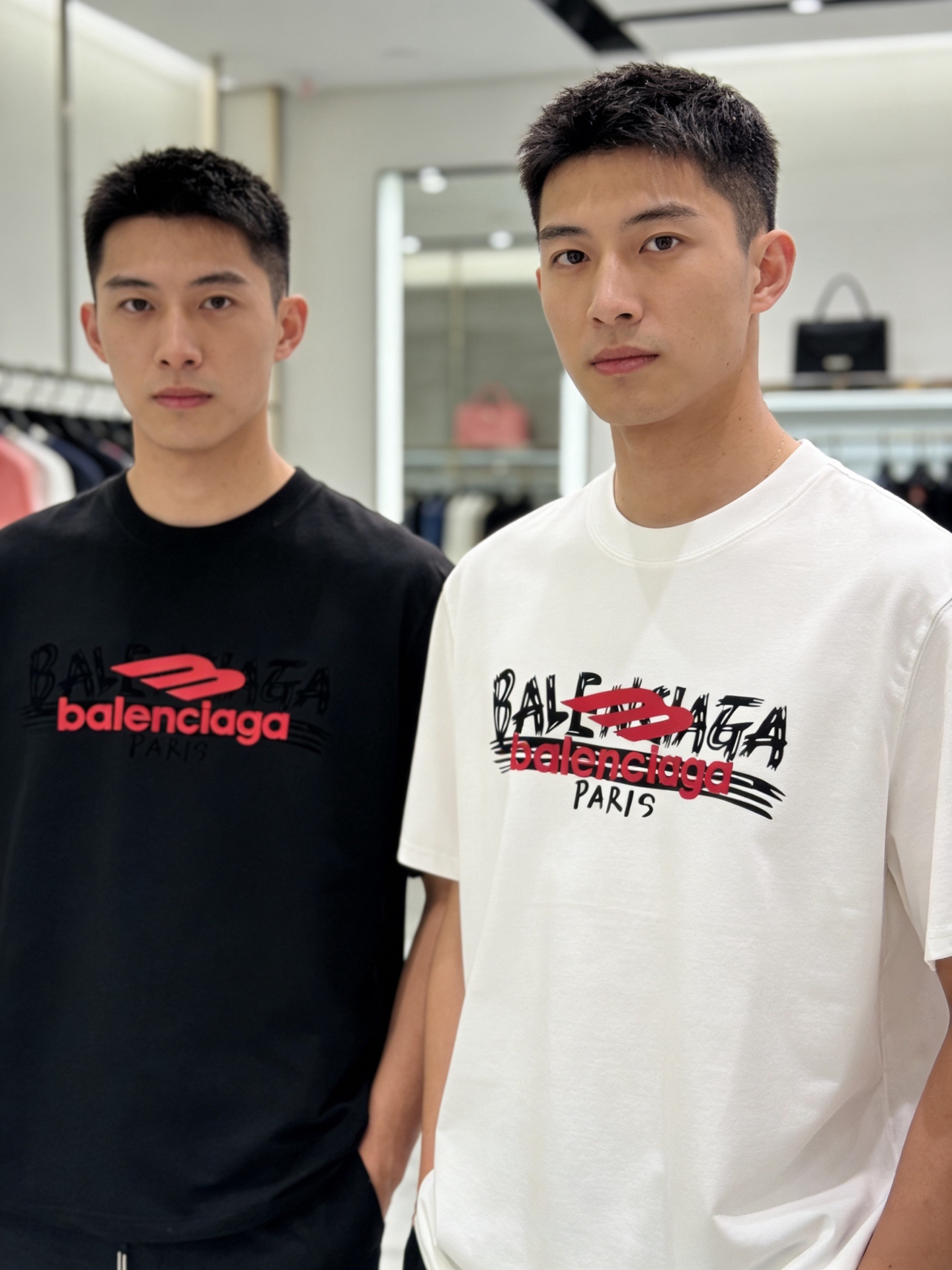 NO:843111,Balenciaga/Balenciaga 2026 spring and summer new products, complete with three labels, round neck pure cotton short-sleeved T-shirt, good product without too much introduction, look at the details, counter size M-XXXL / recommended L, slightly loose version,,balenciaga,balenciaga,T-shirt,tees,t-shirt,19860909Balenciaga/巴黎世家 2026春夏新品 三标齐全 圆领纯棉短袖T恤 好货不用过多介绍 看细节 专柜码数M-XXXL /建议L 微宽松版型,,balenciaga,balenciaga,T-shirt,tees，t-shirt,,Men's clothing