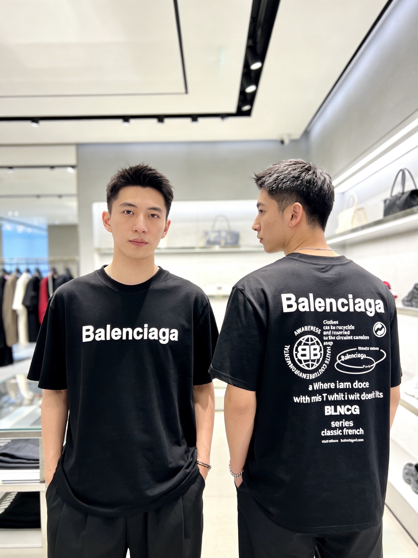 NO:843107,Balenciaga/Balenciaga 2026 spring and summer new products, complete with three labels, round neck pure cotton short-sleeved T-shirt, good product without too much introduction, look at the details, counter size M-XXXL / recommended L, slightly loose version,,balenciaga,balenciaga,T-shirt,tees,t-shirt,19860909Balenciaga/巴黎世家 2026春夏新品 三标齐全 圆领纯棉短袖T恤 好货不用过多介绍 看细节 专柜码数M-XXXL /建议L 微宽松版型,,balenciaga,balenciaga,T-shirt,tees，t-shirt,,Men's clothing