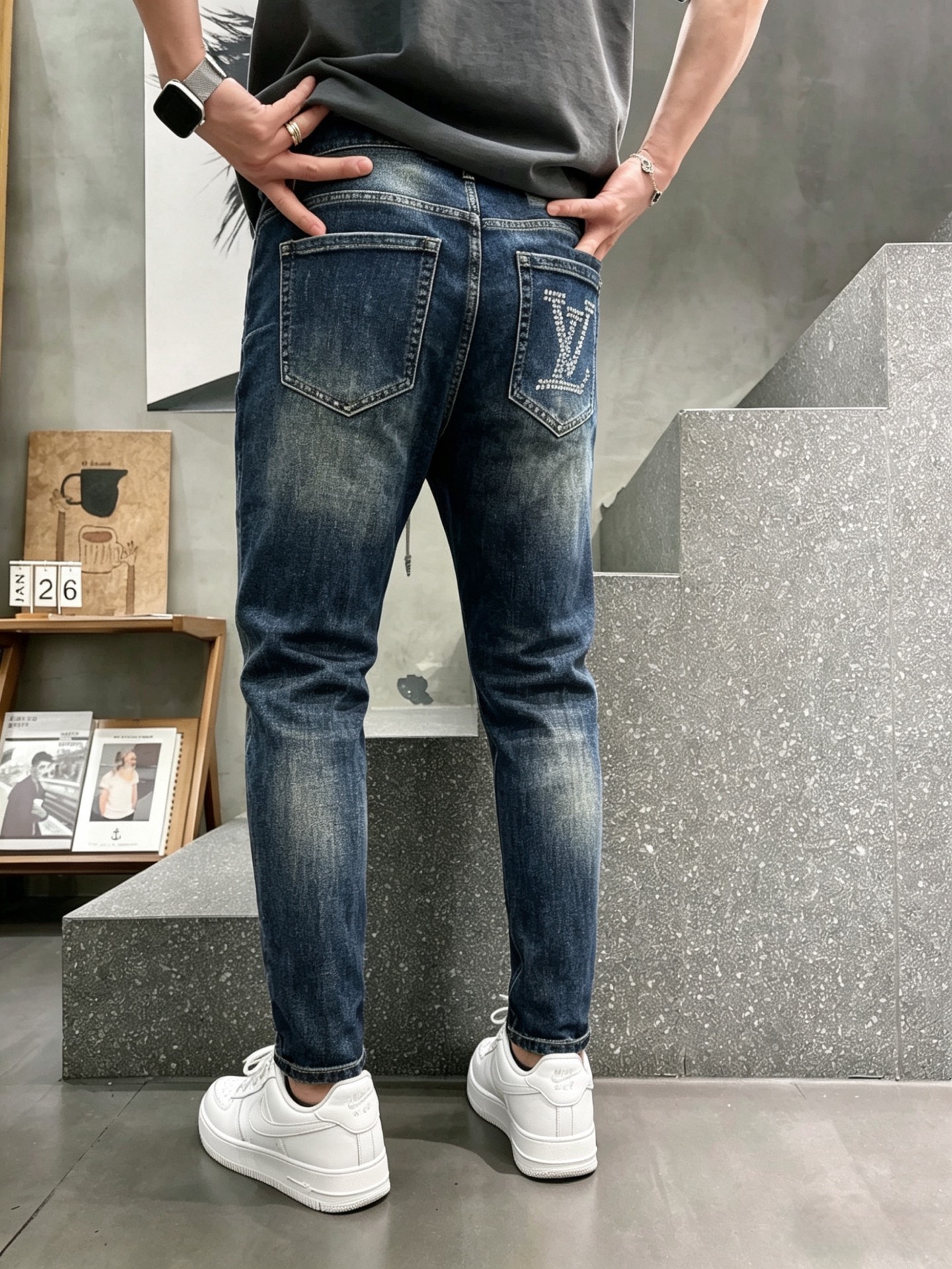 NO:937552,LV/Louis Vuitton 2026 spring and summer new products, complete with three labels, jeans, good products, no need to introduce too much, look at the details, counter size 29-38 / upper body size 32,, louis vuitton, louis vuitton, jeans,19860909LV/路易威登 2026春夏新品 三标齐全 牛仔裤 好货不用过多介绍 看细节 专柜码数29-38 /上身32码,,louis vuitton,louis vuitton,jeans,,Men's clothing