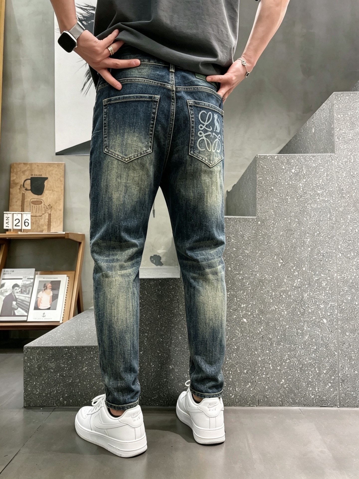 NO:937563,Loewe/Luo Yiwei 2026 spring and summer new products, complete with three labels, jeans, good products, no need to introduce too much, look at the details, counter size 29-38, 175/140, upper body size 32,,loewe,loewe,jeans,19860909Loewe/罗意威 2026春夏新品 三标齐全 牛仔裤 好货不用过多介绍 看细节 专柜码数29-38 175/140上身32码,,loewe,loewe,jeans,,Men's clothing