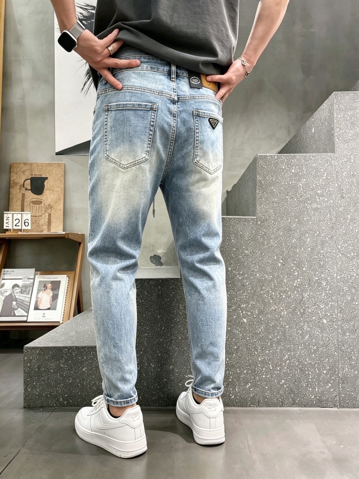 NO:937566,prada/Prada 2026 spring and summer new products, complete with three labels, jeans, good products, no need to introduce too much, look at the details, counter size 29-38, 175/140, upper body size 32, prada, prada, jeans,19860909prada/普拉达 2026春夏新品 三标齐全 牛仔裤 好货不用过多介绍 看细节 专柜码数29-38 175/140上身32码,,prada,prada,jeans,,Men's clothing