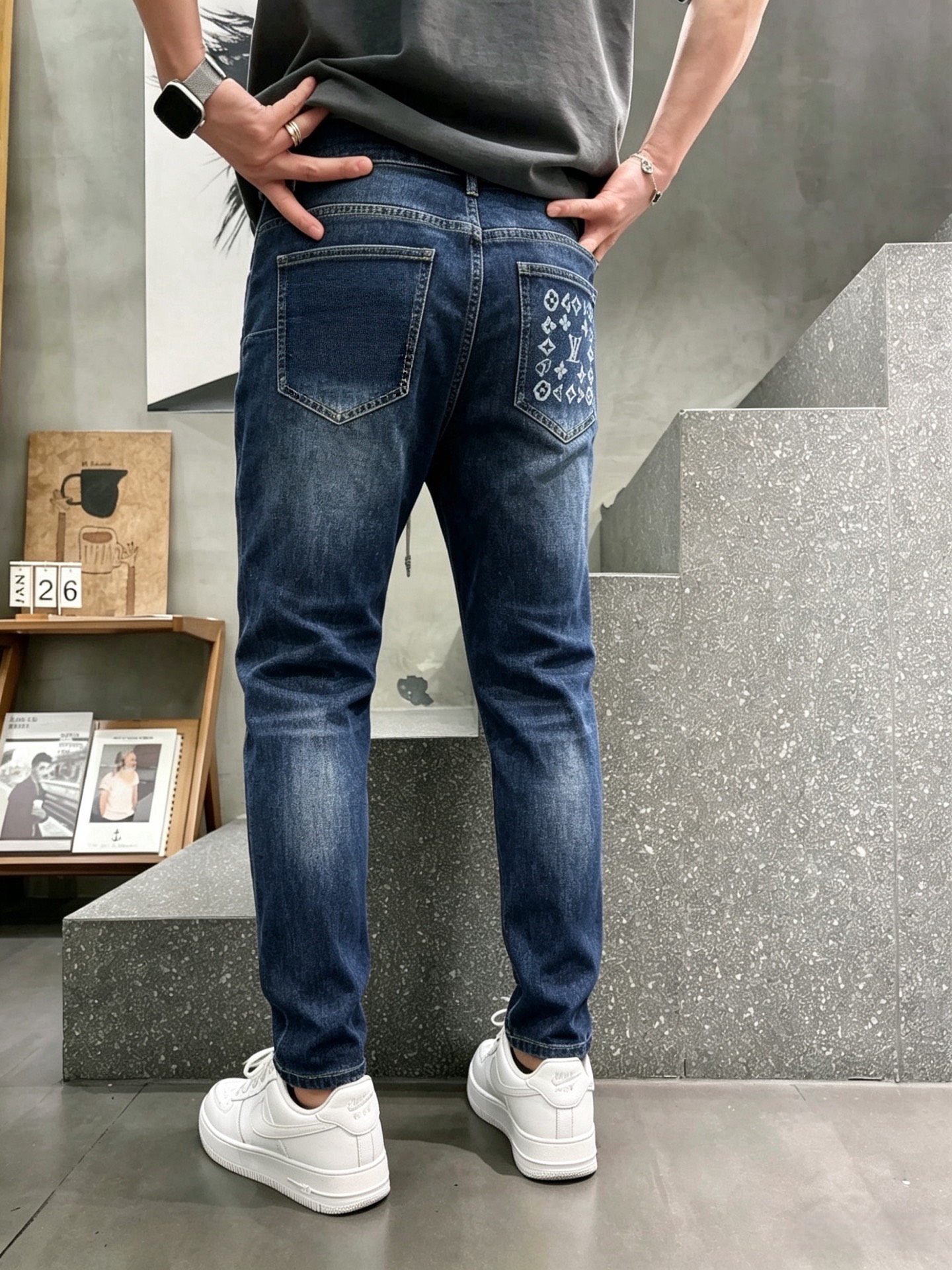 NO:937569,LV/Louis Vuitton 2026 spring and summer new products, complete with three labels, jeans, good products, no need to introduce too much, look at the details, counter size 29-38, 175/140 upper body size 32,, louis vuitton, louis vuitton, jeans,19860909LV/路易威登 2026春夏新品 三标齐全 牛仔裤 好货不用过多介绍 看细节 专柜码数29-38 175/140上身32码,,louis vuitton,louis vuitton,jeans,,Men's clothing