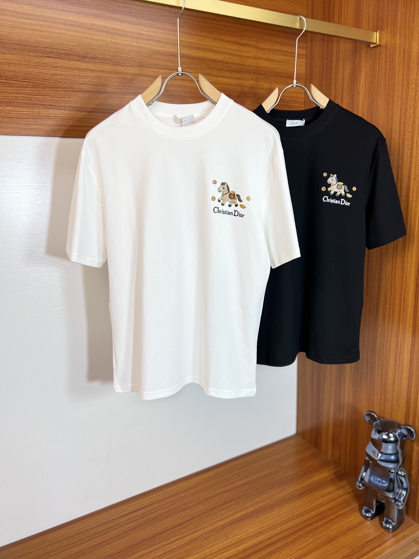 NO:937464,Dior/Dior 2026 spring and summer new products, complete with three labels, mercerized cotton round neck short-sleeved T-shirt, good product without too much introduction, look at the details, counter size M-XXXL / recommended L,, dior, dior, T-shirt, tees, t-shirt,19860909Dior/迪奥 2026年春夏新品上新 三标齐全 丝光棉圆领短袖T恤 好货不用过多介绍 看细节 专柜码数M-XXXL /建议L,,dior,dior,T-shirt,tees，t-shirt,,Men's clothing