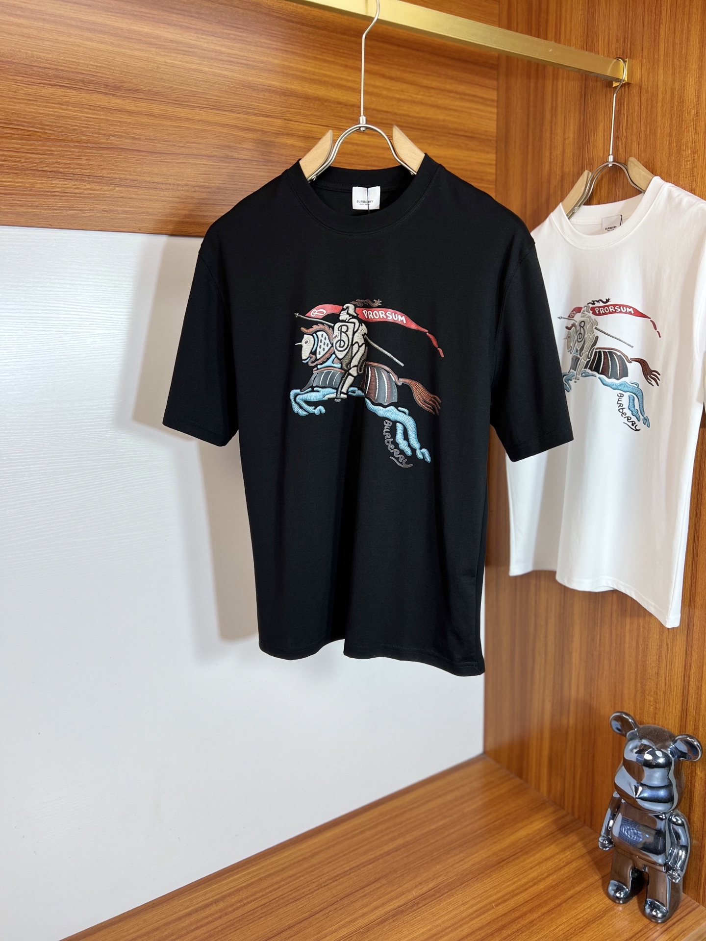 NO:937470,Burberry/Burberry 2026 spring and summer new products, complete with three labels, mercerized cotton round neck short-sleeved T-shirt, good product does not need to be introduced too much, look at the details, counter size M-XXXL / recommended L,, burberry, burberry, T-shirt, tees, t-shirt,19860909Burberry/巴宝莉 2026年春夏新品上新 三标齐全 丝光棉圆领短袖T恤 好货不用过多介绍 看细节 专柜码数M-XXXL /建议L,,burberry,burberry,T-shirt,tees，t-shirt,,Men's clothing