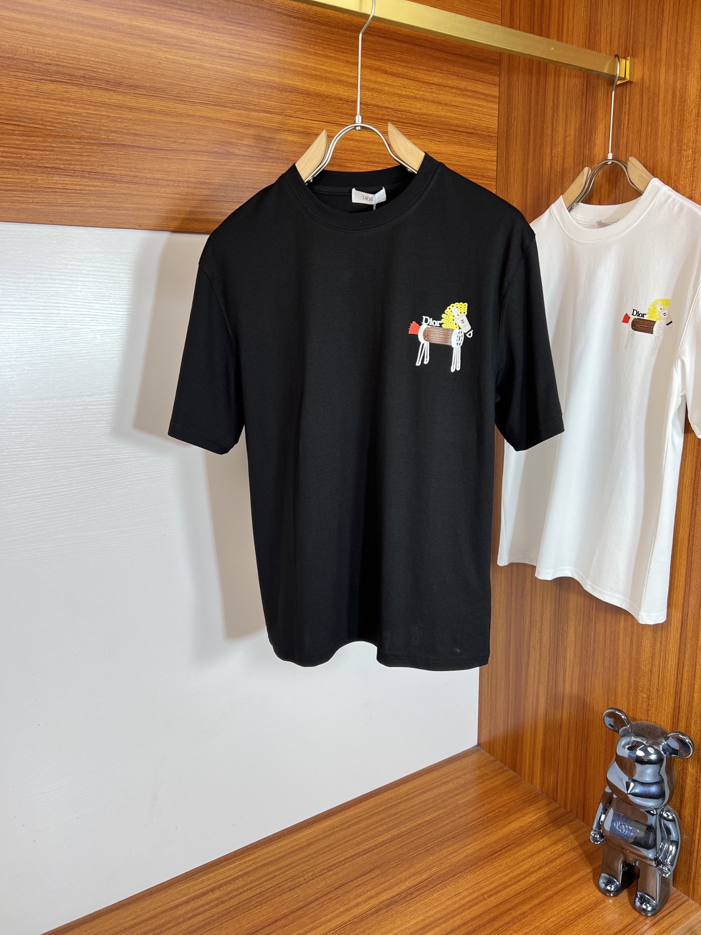 NO:937476,Dior/Dior 2026 spring and summer new products, complete with three labels, mercerized cotton round neck short-sleeved T-shirt, good product without too much introduction, look at the details, counter size M-XXXL / recommended L,, dior, dior, T-shirt, tees, t-shirt,19860909Dior/迪奥 2026年春夏新品上新 三标齐全 丝光棉圆领短袖T恤 好货不用过多介绍 看细节 专柜码数M-XXXL /建议L,,dior,dior,T-shirt,tees，t-shirt,,Men's clothing