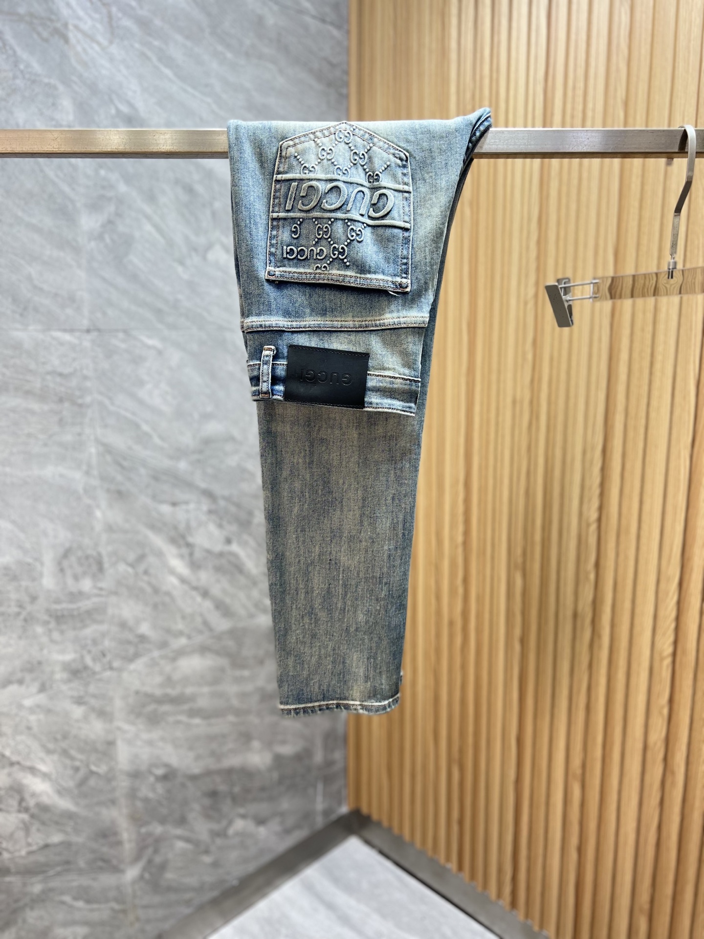 NO:848986,Gucci/Gucci 2026 spring and summer new products, complete with three labels, jeans, good products, no need to introduce too much, look at the details, counter size 28-38, no 35 37 / upper body size 32,,gucci,jeans,19860909Gucci/古奇 2026春夏新品 三标齐全 牛仔裤 好货不用过多介绍 看细节 专柜码数28-38 无35 37 /上身32码,,gucci,jeans,,Men's clothing