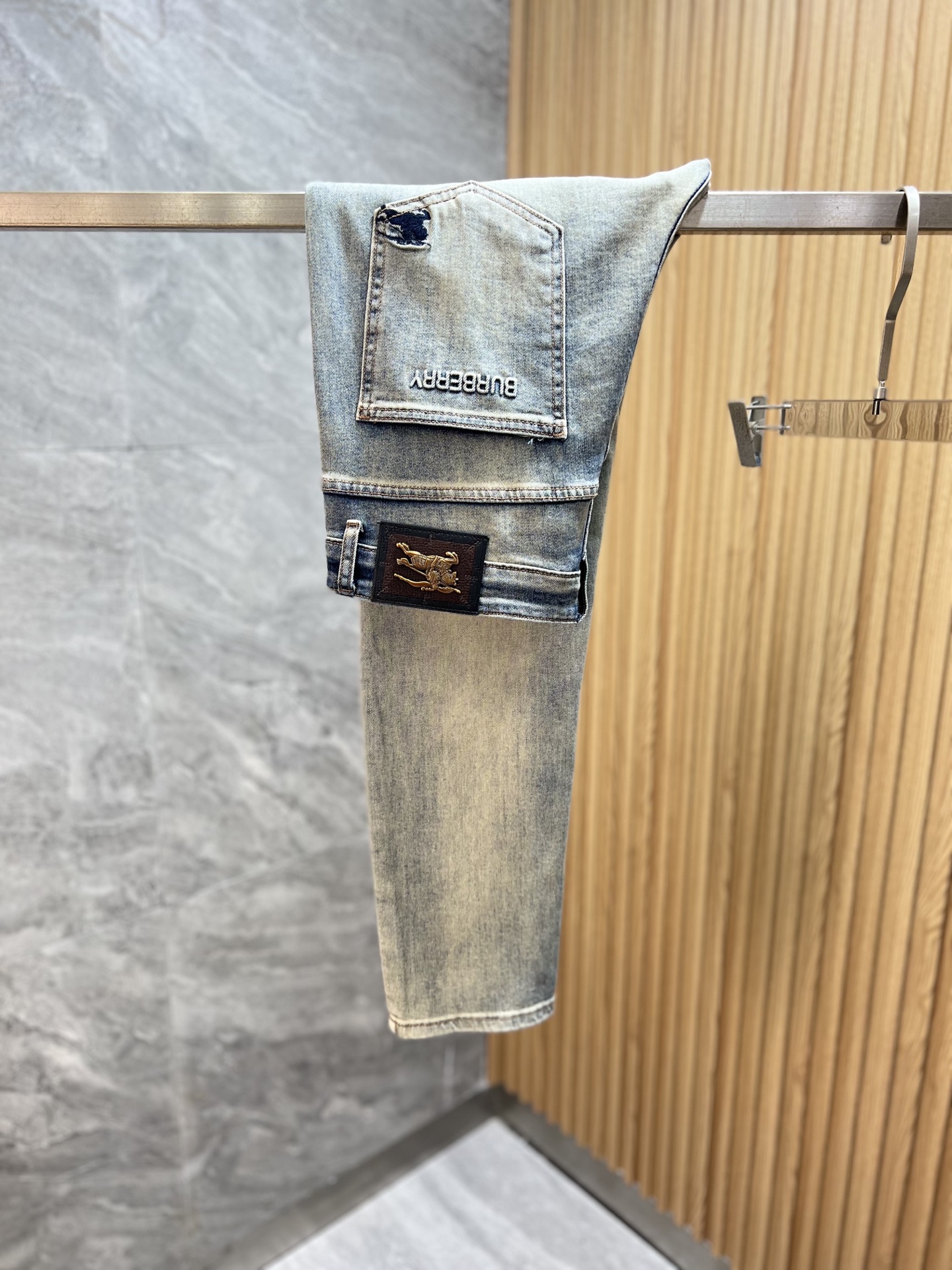 NO:848988,Burberry/Burberry 2026 spring and summer new products, complete with three labels, jeans, good products, no need to introduce too much, look at the details, counter size 28-38, no 35 37 / upper body size 32,, burberry, burberry, jeans,19860909Burberry/巴宝莉 2026春夏新品 三标齐全 牛仔裤 好货不用过多介绍 看细节 专柜码数28-38 无35 37 /上身32码,,burberry,burberry,jeans,,Men's clothing