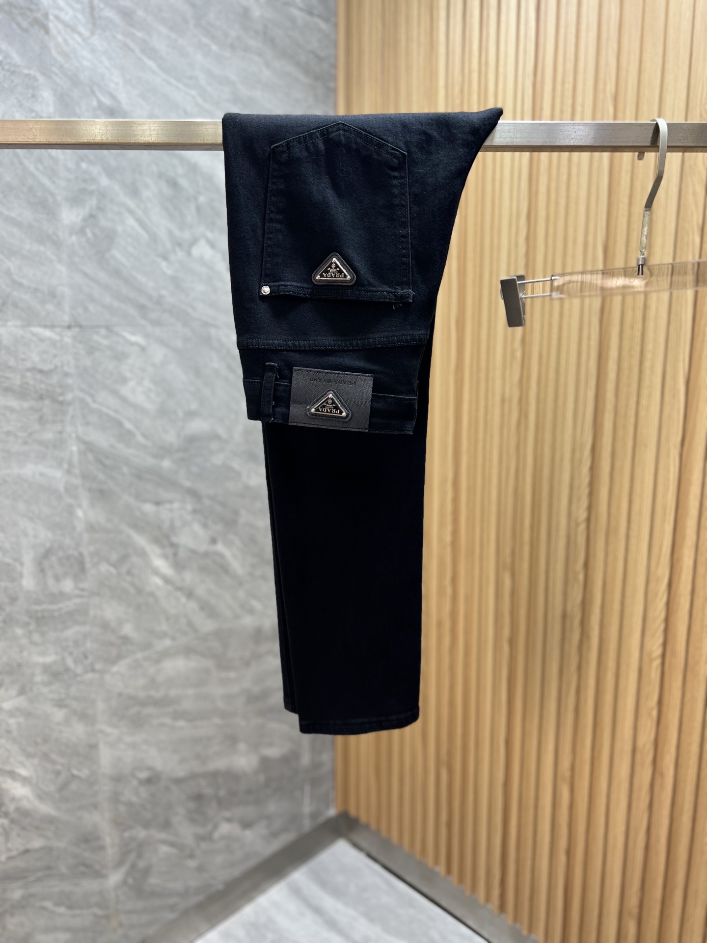 NO:848990,prada/Prada 2026 spring and summer new products, complete with three labels, jeans, good products, no need to introduce too much, look at the details, counter size 28-38, no 35 37 / upper body size 32,, prada, prada, jeans,19860909prada/普拉达 2026春夏新品 三标齐全 牛仔裤 好货不用过多介绍 看细节 专柜码数28-38 无35 37 /上身32码,,prada,prada,jeans,,Men's clothing