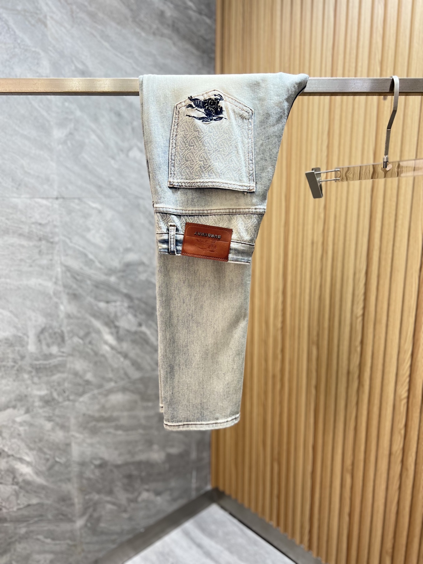 NO:848992,Burberry/Burberry 2026 spring and summer new products, complete with three labels, jeans, good products, no need to introduce too much, look at the details, counter size 28-38, no 35 37 / upper body size 32,, burberry, burberry, jeans,19860909Burberry/巴宝莉 2026春夏新品 三标齐全 牛仔裤 好货不用过多介绍 看细节 专柜码数28-38 无35 37 /上身32码,,burberry,burberry,jeans,,Men's clothing