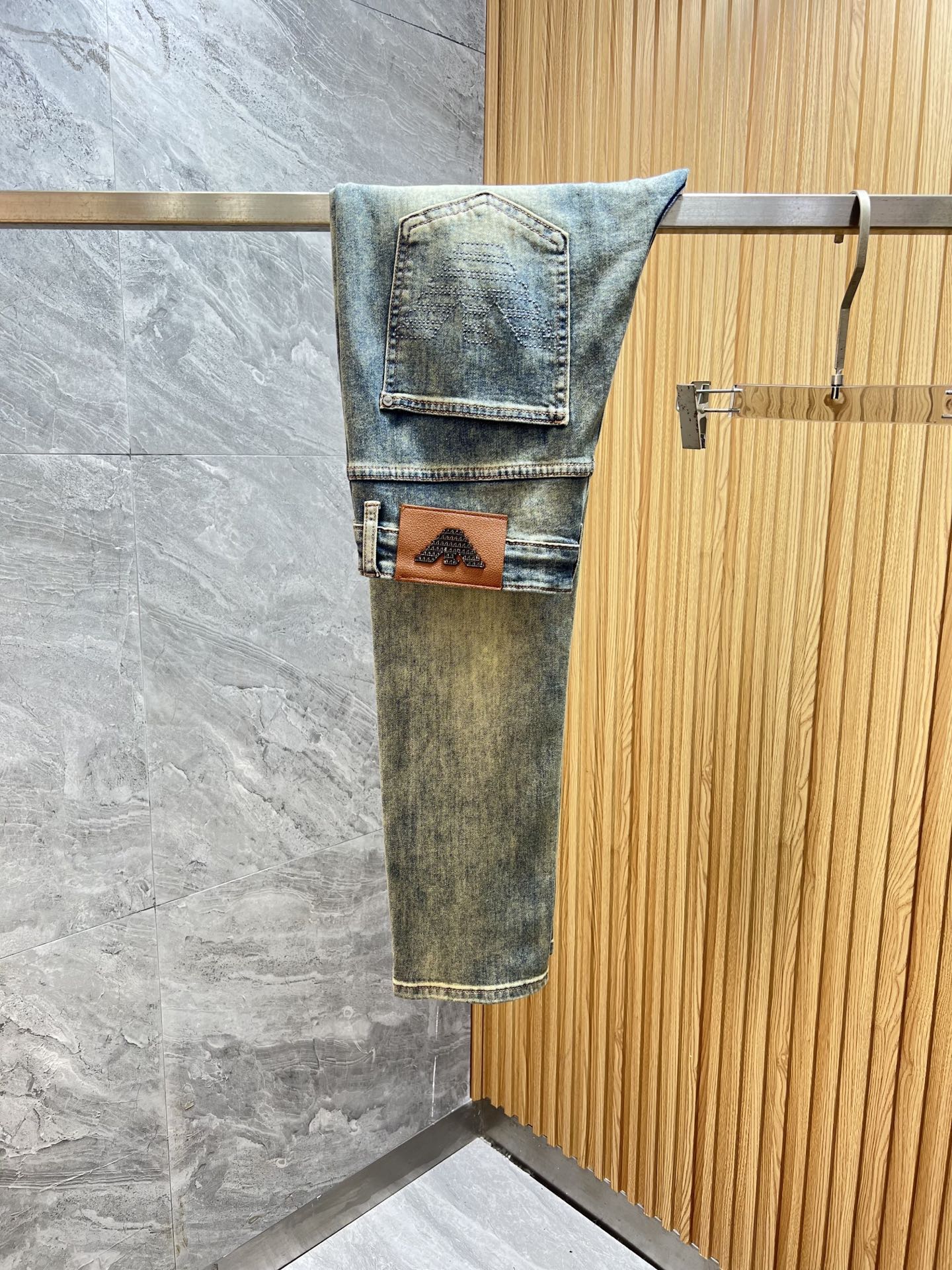 NO:848996,Armani/Armani 2026 spring and summer new products, complete with three labels, jeans, good products, no need to introduce too much, look at the details, counter size 28-38, no 35 37 / upper body size 32,,armani,armani,jeans,19860909Armani/阿玛尼 2026春夏新品 三标齐全 牛仔裤 好货不用过多介绍 看细节 专柜码数28-38 无35 37 /上身32码,,armani,armani,jeans,,Men's clothing