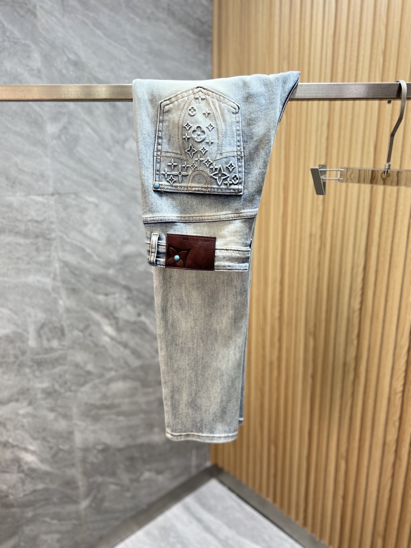 NO:848987,LV/Louis Vuitton 2026 spring and summer new products, complete with three labels, jeans, good products, no need to introduce too much, look at the details, counter size 28-38, no 35 37 / upper body size 32,, louis vuitton, louis vuitton, jeans,19860909LV/路易威登 2026春夏新品 三标齐全 牛仔裤 好货不用过多介绍 看细节 专柜码数28-38 无35 37 /上身32码,,louis vuitton,louis vuitton,jeans,,Men's clothing
