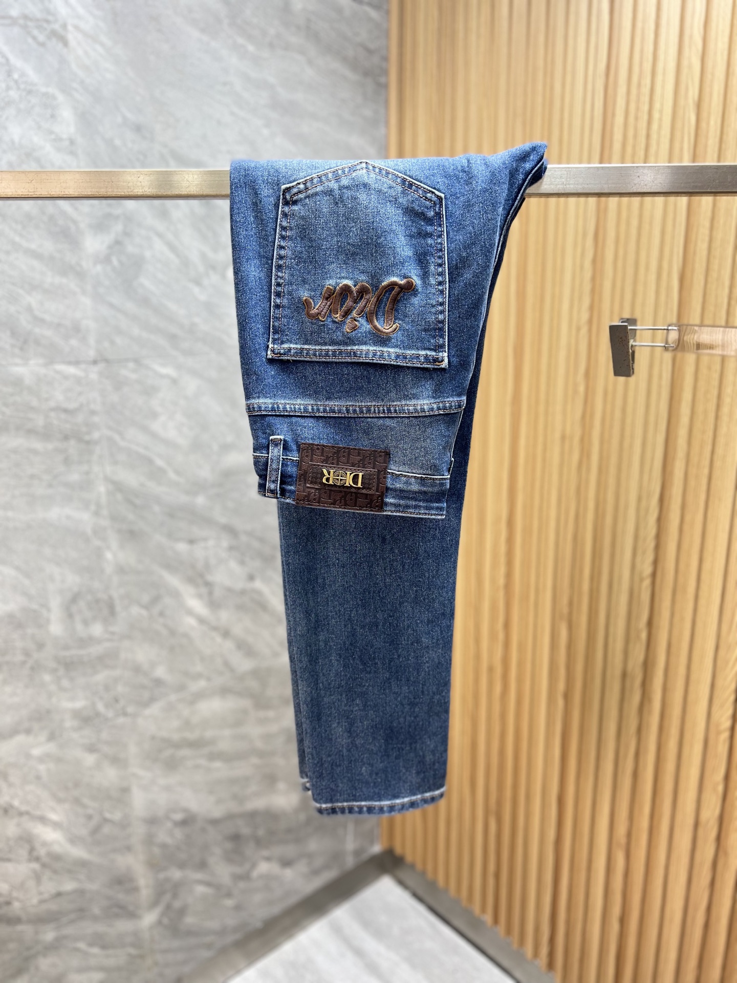 NO:848989,Dior/Dior 2026 spring and summer new products, complete with three labels, jeans, good products, no need to introduce too much, look at the details, counter size 28-38, no 35 37 / upper body size 32,, dior, dior, jeans,19860909Dior/迪奥 2026春夏新品 三标齐全 牛仔裤 好货不用过多介绍 看细节 专柜码数28-38 无35 37 /上身32码,,dior,dior,jeans,,Men's clothing