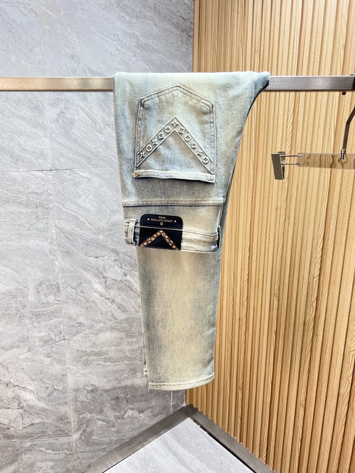 NO:848991,LV/Louis Vuitton 2026 spring and summer new products, complete with three labels, jeans, good products, no need to introduce too much, look at the details, counter size 28-38, no 35 37 / upper body size 32,, louis vuitton, louis vuitton, jeans,19860909LV/路易威登 2026春夏新品 三标齐全 牛仔裤 好货不用过多介绍 看细节 专柜码数28-38 无35 37 /上身32码,,louis vuitton,louis vuitton,jeans,,Men's clothing