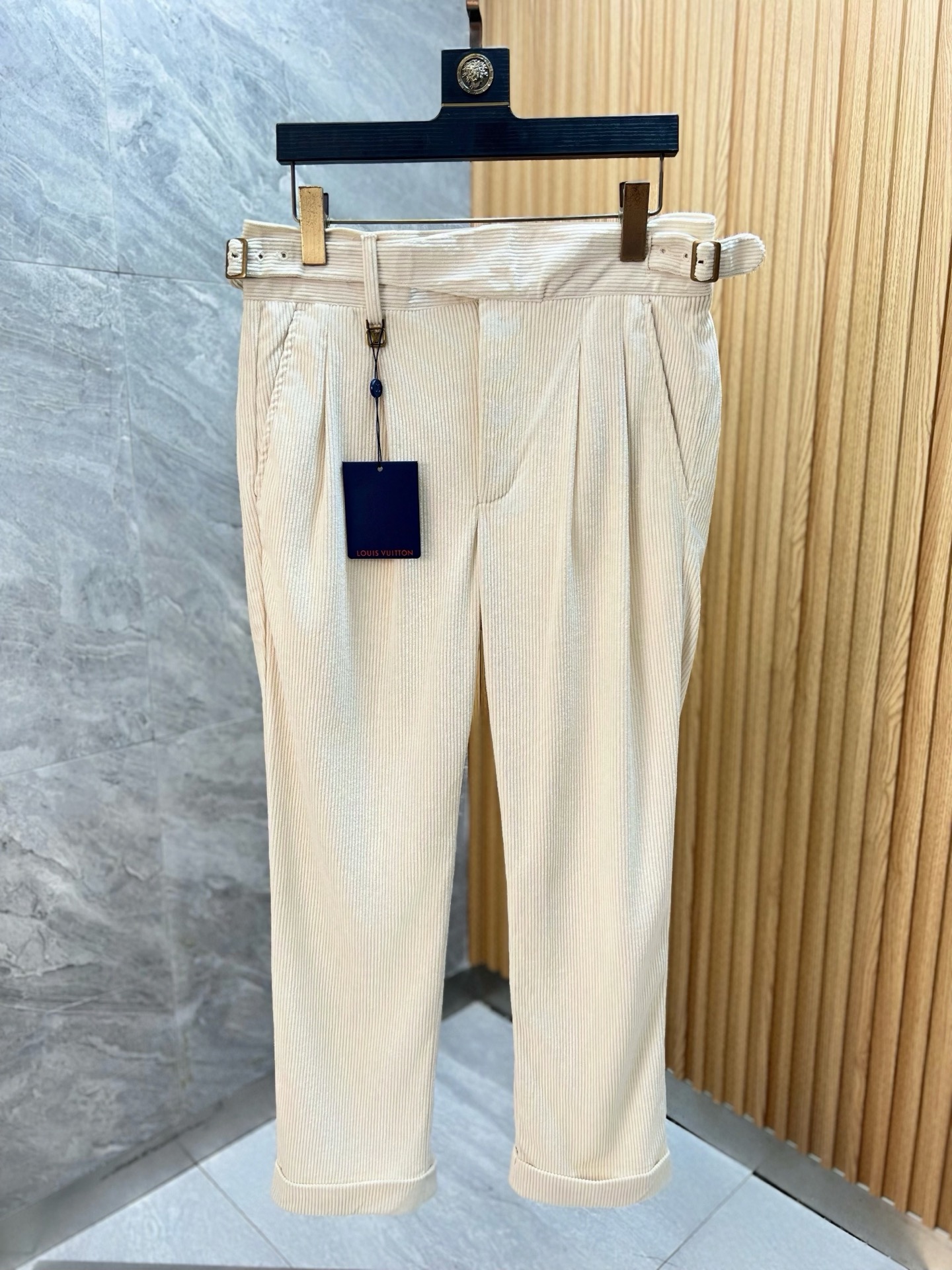 NO:873456,LV/Louis Vuitton 2026 spring and summer new products, complete with three labels, trousers and casual pants. Good products need no introduction. Look at the details. Counter size 29-38, no 35, 37/upper body 32,, louis vuitton, louis vuitton,19860909LV/路易威登 2026春夏新品 三标齐全 西裤 休闲裤 好货不用过多介绍 看细节 专柜码数29-38无35 37/上身32,,louis vuitton,louis vuitton,,Men's clothing