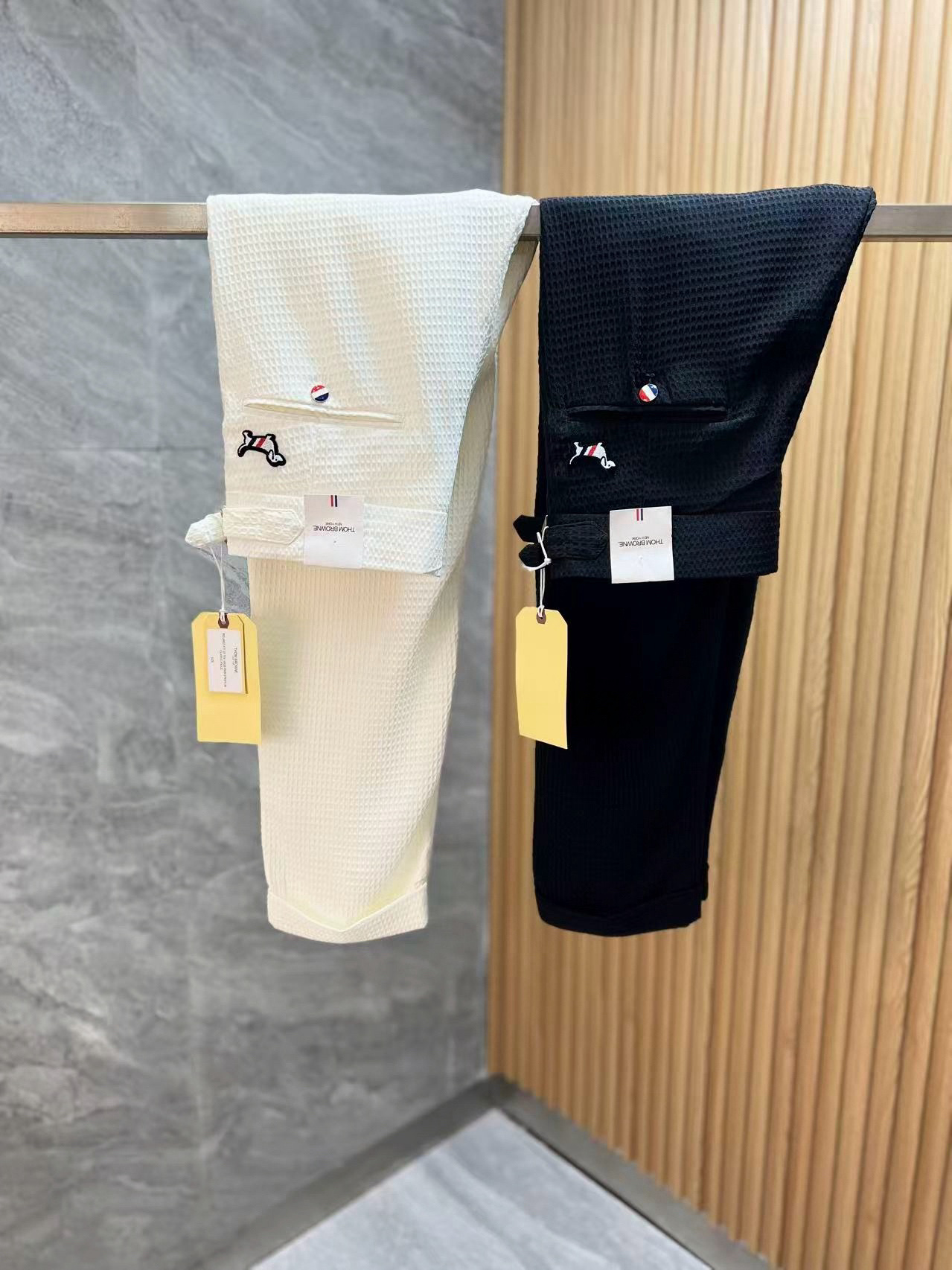 NO:831811,TB 2026 spring and summer new products, complete with three labels: trousers, casual pants, good products, no need to introduce too much, look at the details, counter size 29-38, no 35, 37/upper body 32,,19860909TB 2026春夏新品 三标齐全 西裤 休闲裤 好货不用过多介绍 看细节 专柜码数29-38无35 37/上身32,,,Men's clothing