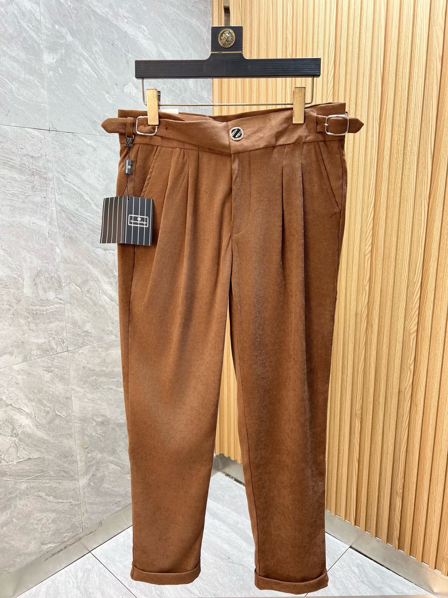 NO:831771,zZEGNA/Zegna 2026 spring and summer new products, complete with three labels, trousers, casual pants, good products, no need to introduce too much, look at the details, counter size 29-38, no 35, 37175/140, upper body 32,,zegna,19860909zZEGNA/杰尼亚 2026春夏新品 三标齐全 西裤 休闲裤 好货不用过多介绍 看细节 专柜码数29-38无35 37175/140上身32,,zegna,,Men's clothing