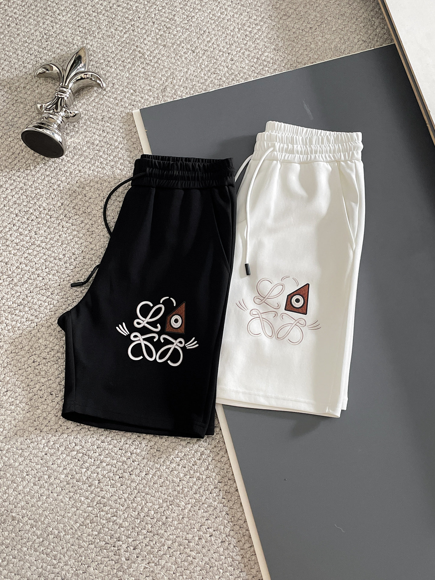 NO:831789,Loewe/Luo Yiwei 2026 spring and summer new products, complete with three standards, elastic band five-point shorts, good products without too much introduction, look at the details, counter size M-XXXL 175/upper body recommended L,,loewe,loewe,shorts,19860909Loewe/罗意威 2026春夏新品 三标齐全 松紧带五分短裤 好货不用过多介绍 看细节 专柜码数M-XXXL 175/上身建议L,,loewe,loewe,shorts,,Men's clothing