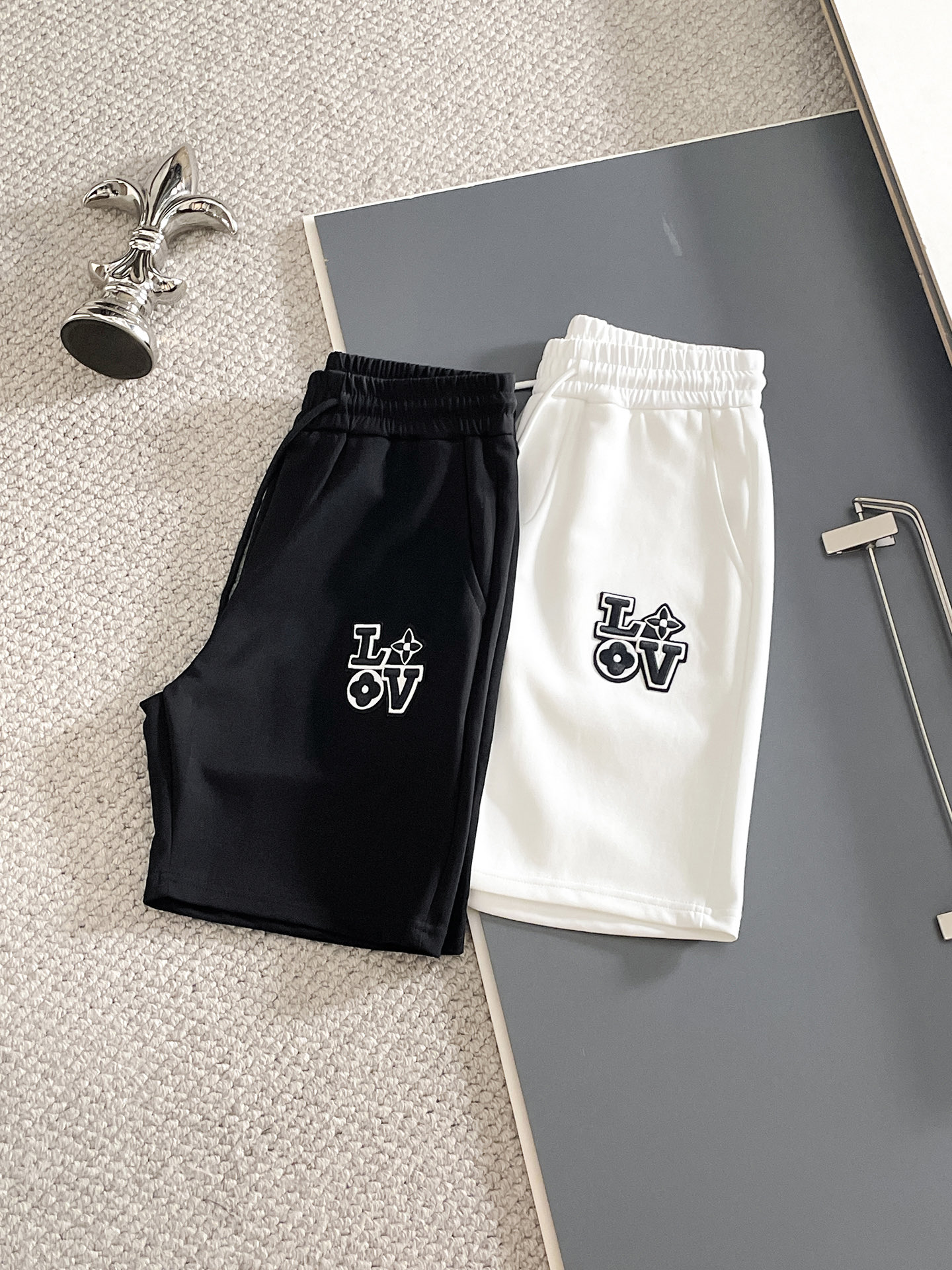 NO:831797,LV/Louis Vuitton 2026 spring and summer new products, complete with three labels, elastic band five-point shorts, good products without too much introduction, look at the details, counter size M-XXXL 175/upper body recommended L,, louis vuitton, louis vuitton, shorts,19860909LV/路易威登 2026春夏新品 三标齐全 松紧带五分短裤 好货不用过多介绍 看细节 专柜码数M-XXXL 175/上身建议L,,louis vuitton,louis vuitton,shorts,,Men's clothing