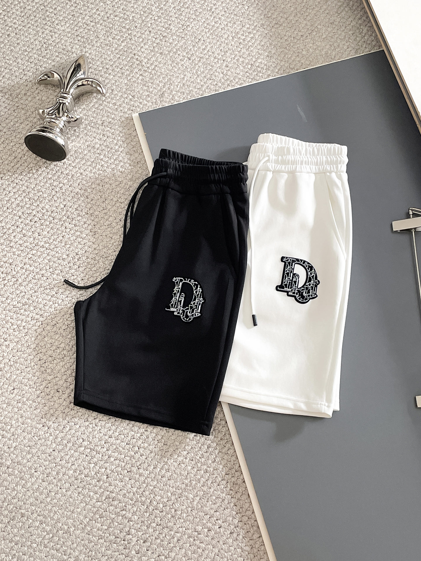 NO:873431,Dior/Dior 2026 spring and summer new products, complete with three standards, elastic band five-point shorts, good products without too much introduction, look at the details, counter size M-XXXL / upper body recommended L,, dior, dior, shorts,19860909Dior/迪奥 2026春夏新品 三标齐全 松紧带五分短裤 好货不用过多介绍 看细节 专柜码数M-XXXL /上身建议L,,dior,dior,shorts,,Men's clothing