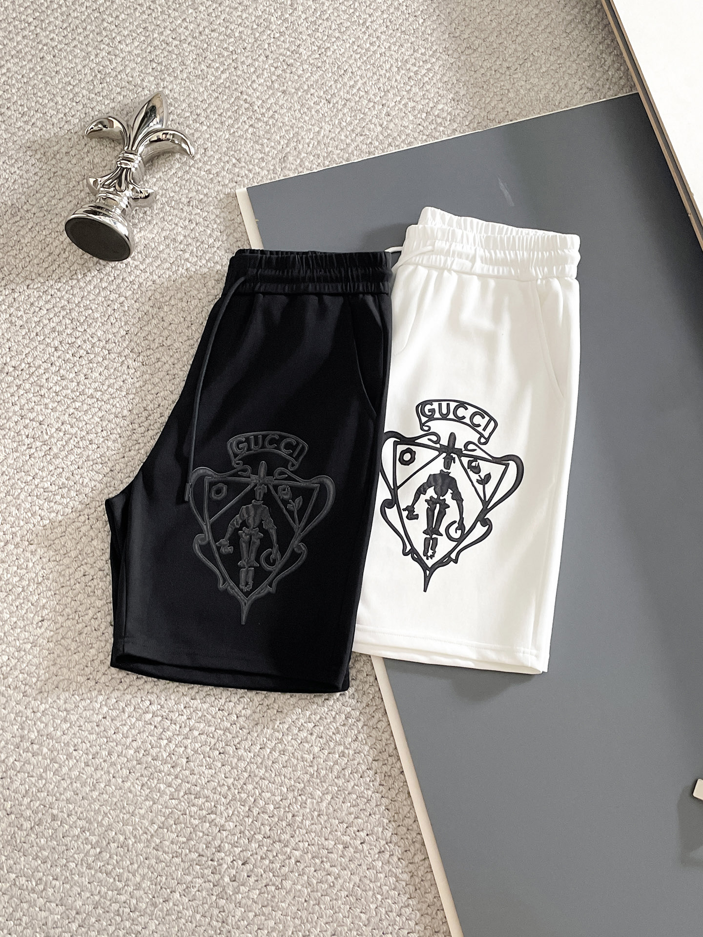 NO:831805,Gucci/Gucci 2026 spring and summer new products, complete with three labels, elastic band shorts, no need to introduce too much, look at the details, counter size M-XXXL 175/upper body recommended L,, gucci, shorts,19860909Gucci/古奇 2026春夏新品 三标齐全 松紧带五分短裤 好货不用过多介绍 看细节 专柜码数M-XXXL 175/上身建议L,,gucci,shorts,,Men's clothing