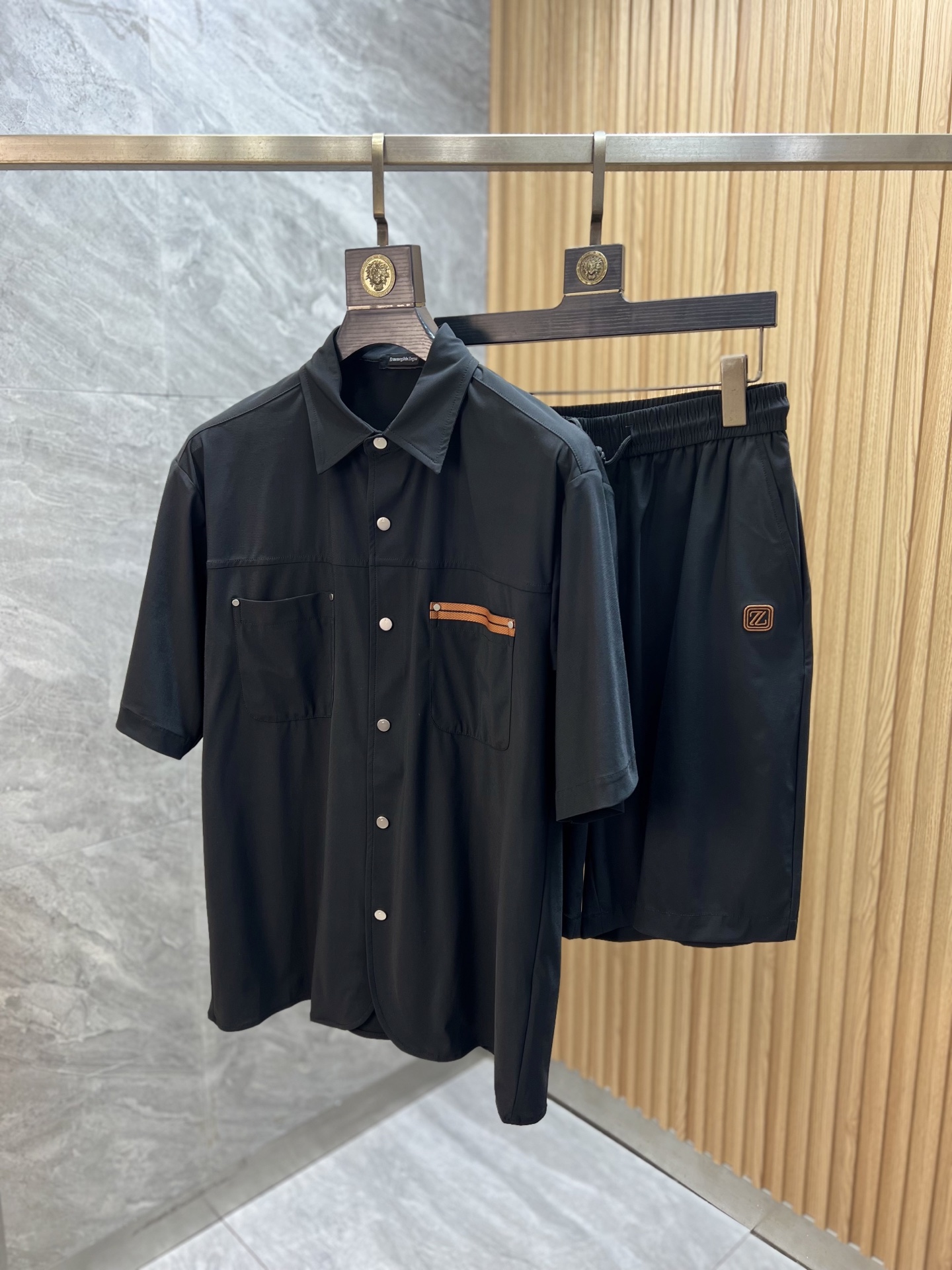 NO:831931,zZEGNA/Zegna 2026 spring and summer new products, complete with three standards, fashionable casual suits, good products, no need to introduce too much, look at the details, counter size M-XXXL 175/140, recommended L,,zegna,19860909zZEGNA/杰尼亚 2026春夏新品 三标齐全 时尚休闲套装 好货不用过多介绍 看细节 专柜码数 M-XXXL 175/140建议L,,zegna,,Men's clothing