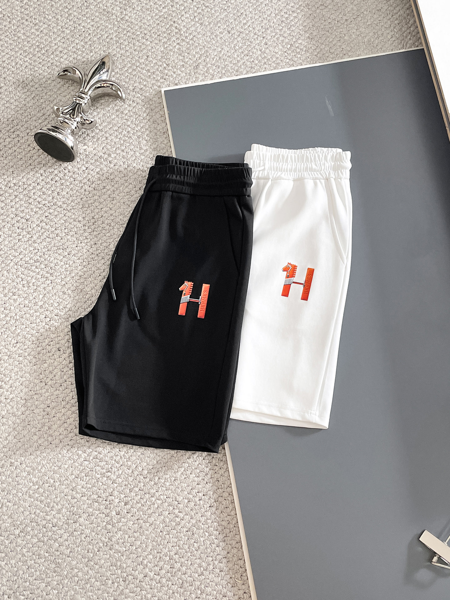 NO:832012,Hermes/Hermès 2026 spring and summer new products, complete with three standards, elastic band five-point shorts, good products without too much introduction, look at the details, counter size M-XXXL 175/upper body recommended L,, hermes, hermes, shorts,19860909Hermes /爱马仕 2026春夏新品 三标齐全 松紧带五分短裤 好货不用过多介绍 看细节 专柜码数M-XXXL 175/上身建议L,,hermes,hermes,shorts,,Men's clothing