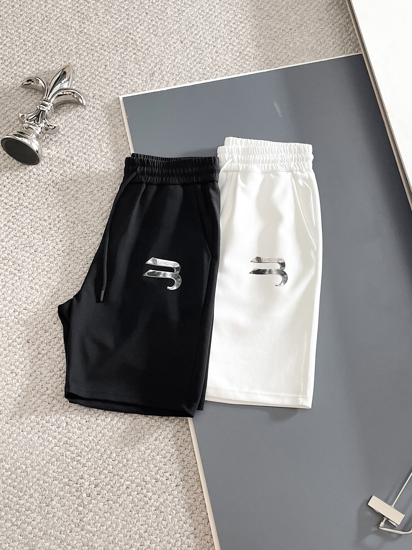 NO:832023,Balenciaga/Balenciaga 2026 spring and summer new products, complete with three labels, elastic band five-point shorts, good products without too much introduction, look at the details, counter size M-XXXL 175/upper body recommended L,, balenciaga, balenciaga, shorts,19860909Balenciaga/巴黎世家 2026春夏新品 三标齐全 松紧带五分短裤 好货不用过多介绍 看细节 专柜码数M-XXXL 175/上身建议L,,balenciaga,balenciaga,shorts,,Men's clothing