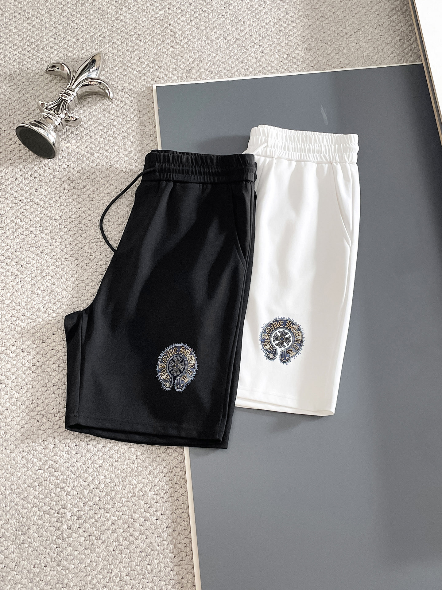 NO:832094,ch/Chrome Hearts 2026 spring and summer new products, complete with three labels, elastic band five-point shorts, good products without too much introduction, look at the details, counter size M-XXXL 175/upper body recommended L,, chrome hearts, shorts,19860909ch/克罗心 2026春夏新品 三标齐全 松紧带五分短裤 好货不用过多介绍 看细节 专柜码数M-XXXL 175/上身建议L,,chrome hearts,shorts,,Men's clothing