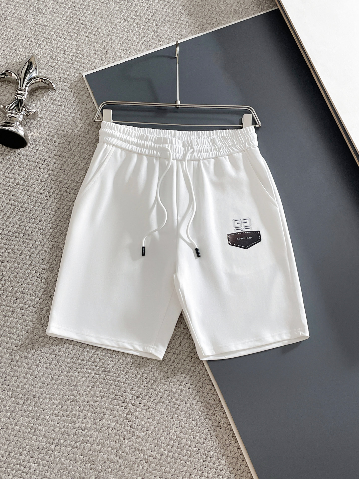 NO:832105,give/Givenchy 2026 spring and summer new products, complete with three standards, elastic band five-point shorts, good products, no need to introduce too much, look at the details, counter size M-XXXL 175/upper body recommended L,,givenchy,givenchy,shorts,19860909give/纪梵希 2026春夏新品 三标齐全 松紧带五分短裤 好货不用过多介绍 看细节 专柜码数M-XXXL 175/上身建议L,,givenchy,givenchy,shorts,,Men's clothing