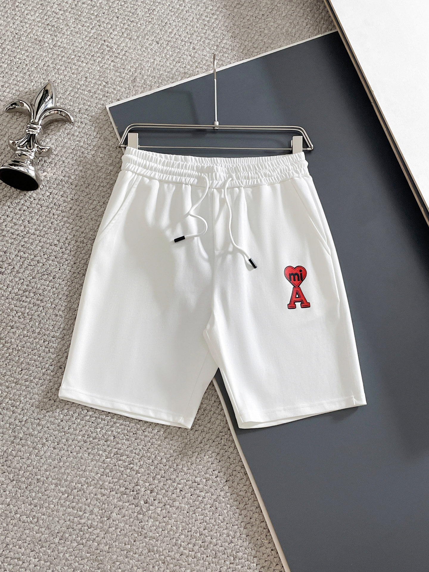 NO:832007,Ami 2026 spring and summer new products, complete with three standards, elastic band shorts, no need to introduce too much, look at the details, counter size M-XXXL 175/upper body recommended L,,shorts,19860909Ami 2026春夏新品 三标齐全 松紧带五分短裤 好货不用过多介绍 看细节 专柜码数M-XXXL 175/上身建议L,,shorts,,Men's clothing