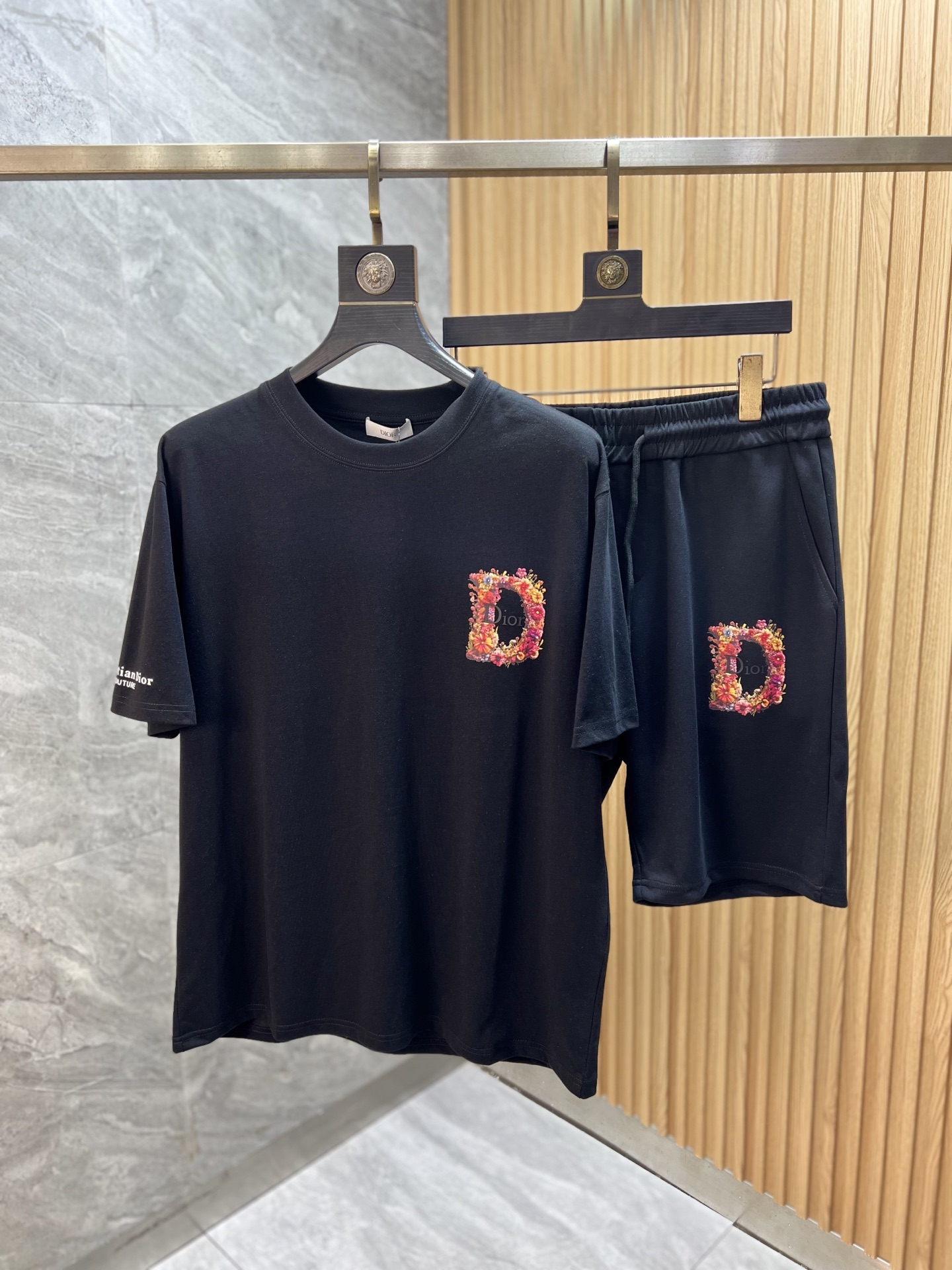 NO:833363,Tops, pants, Dior/Dior 2026 spring and summer new products, complete with three labels, fashionable casual suits, good products without too much introduction, look at the details, counter size M-XXXL / recommended L,, dior, dior,19860909上衣 裤子Dior/迪奥 2026春夏新品 三标齐全 时尚休闲套装 好货不用过多介绍 看细节 专柜码数 M-XXXL /建议L,,dior,dior,,Men's clothing
