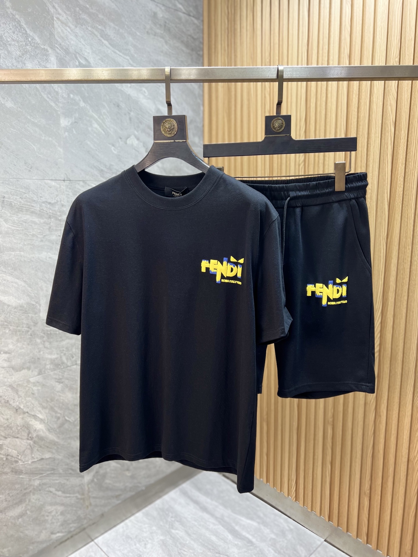 NO:833367,Tops, pants, Fendi/Fendi 2026 spring and summer new products, complete with three labels, fashionable casual suits, good products, no need to introduce too much, look at the details, counter size M-XXXL / recommended L,, fendi, fendi,19860909上衣 裤子Fendi/芬迪 2026春夏新品 三标齐全 时尚休闲套装 好货不用过多介绍 看细节 专柜码数 M-XXXL /建议L,,fendi,fendi,,Men's clothing
