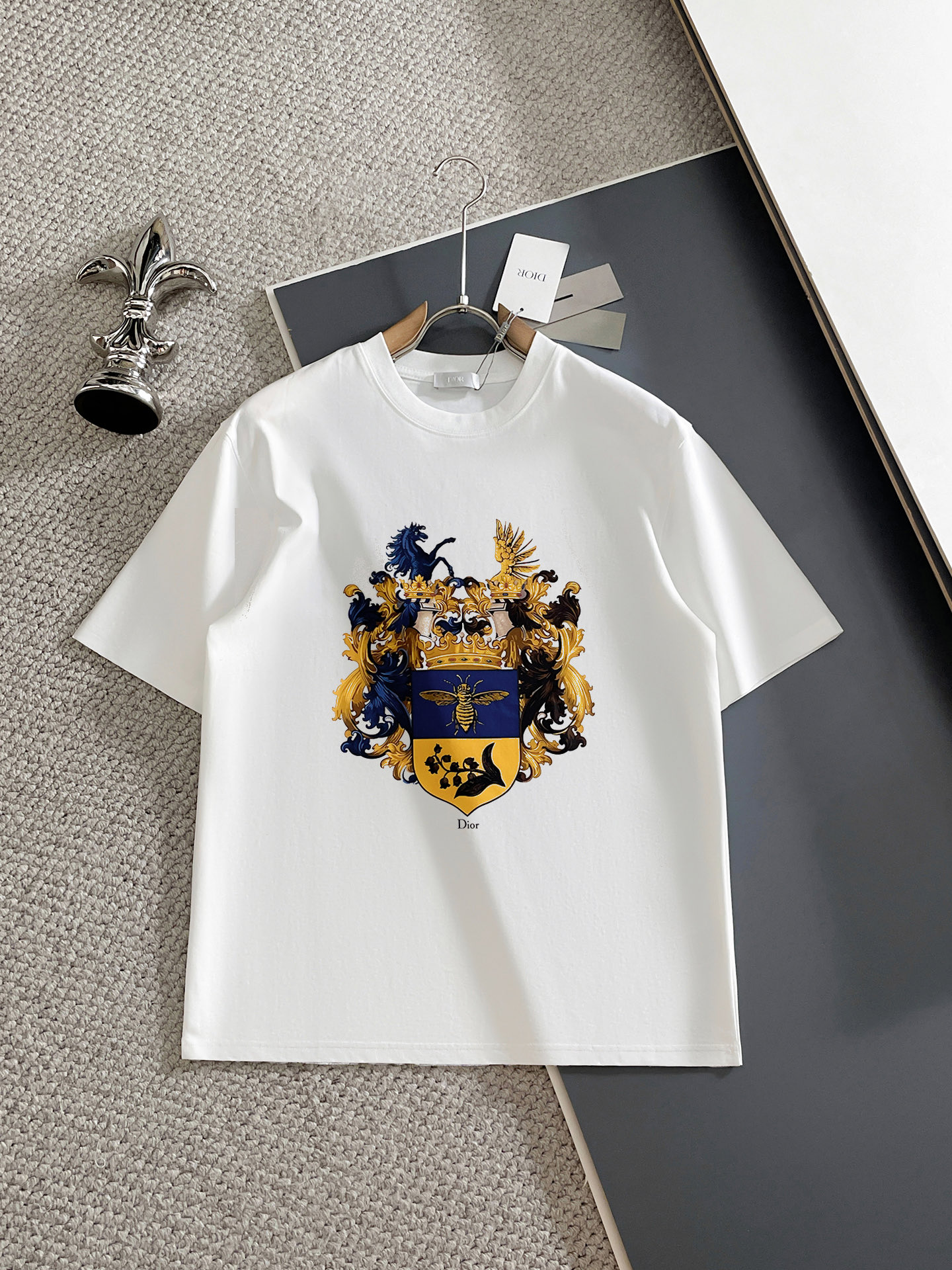 NO:833379,Dior/Dior 2026 spring and summer new products, complete with three labels, mercerized cotton short-sleeved T-shirt, good product without too much introduction, look at the details, counter size M-XXXL 175/140, recommended L,, dior, dior, T-shirt, tees, t-shirt,19860909Dior/迪奥 2026春夏新品 三标齐全 丝光棉短袖T恤 好货不用过多介绍 看细节 专柜码数M-XXXL 175/140建议L,,dior,dior,T-shirt,tees，t-shirt,,Men's clothing