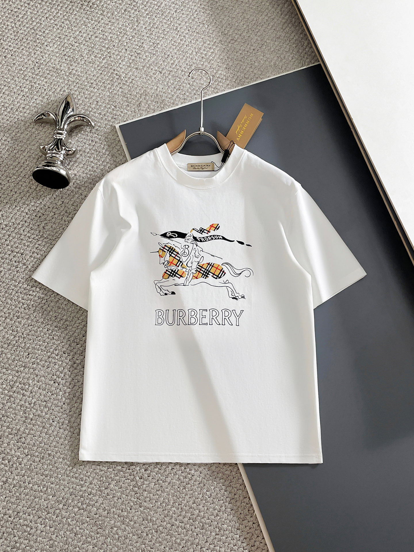 NO:833448,Burberry/Burberry 2026 spring and summer new products, complete with three labels, mercerized cotton short-sleeved T-shirt, good product without too much introduction, look at the details, counter size M-XXXL 175/140, recommended L,, burberry, burberry, T-shirt, tees, t-shirt,19860909Burberry/巴宝莉 2026春夏新品 三标齐全 丝光棉短袖T恤 好货不用过多介绍 看细节 专柜码数M-XXXL 175/140建议L,,burberry,burberry,T-shirt,tees，t-shirt,,Men's clothing