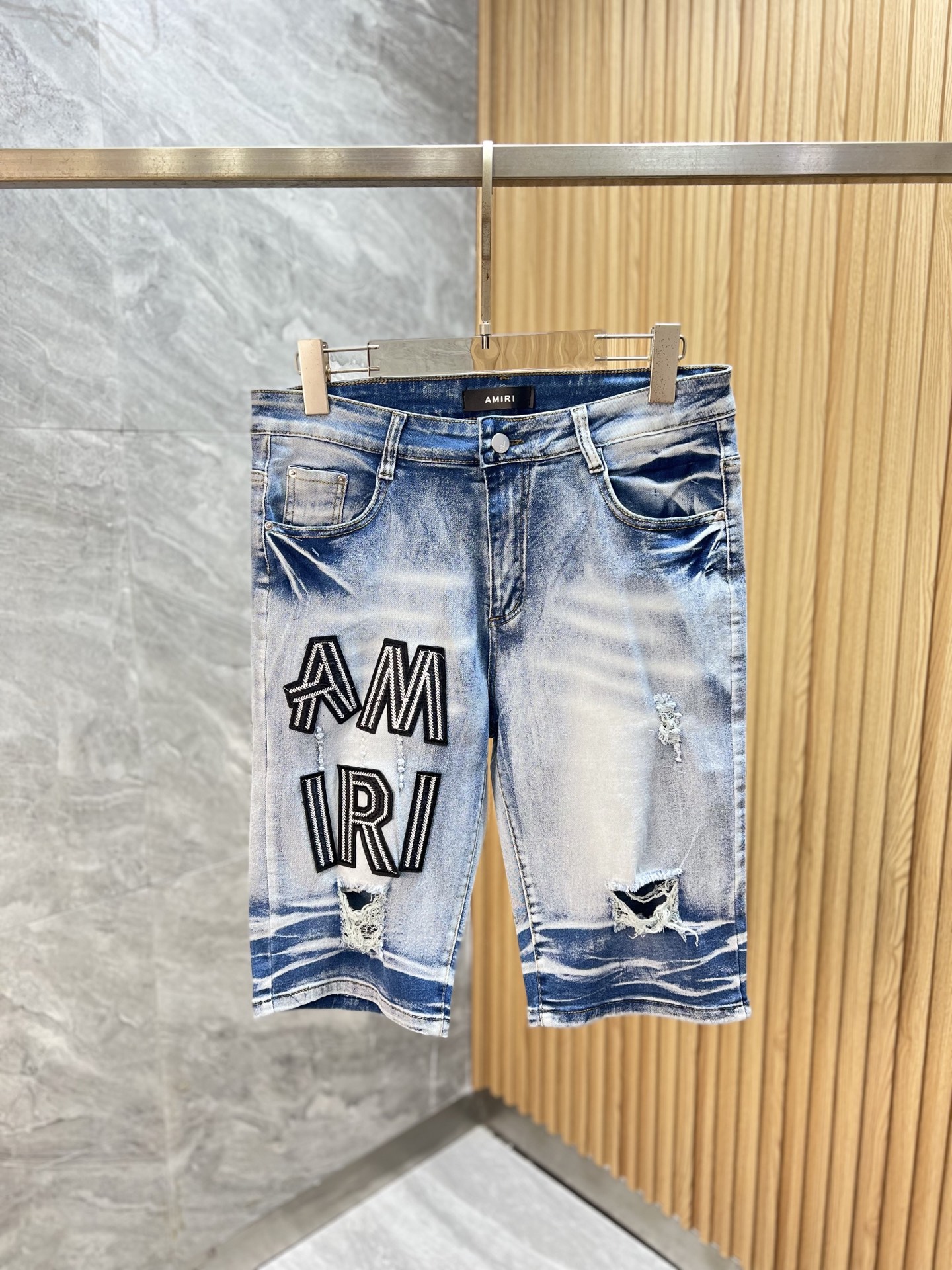 NO:835282,Amiri 2026 spring and summer new products, complete with three labels, jeans, good products, no need to introduce too much, look at the details, counter size 28-36 / upper body 32,,amiri,jeans,19860909Amiri 2026春夏新品 三标齐全 牛仔裤 好货不用过多介绍 看细节 专柜码数28-36 /上身32,,amiri,jeans,,Men's clothing