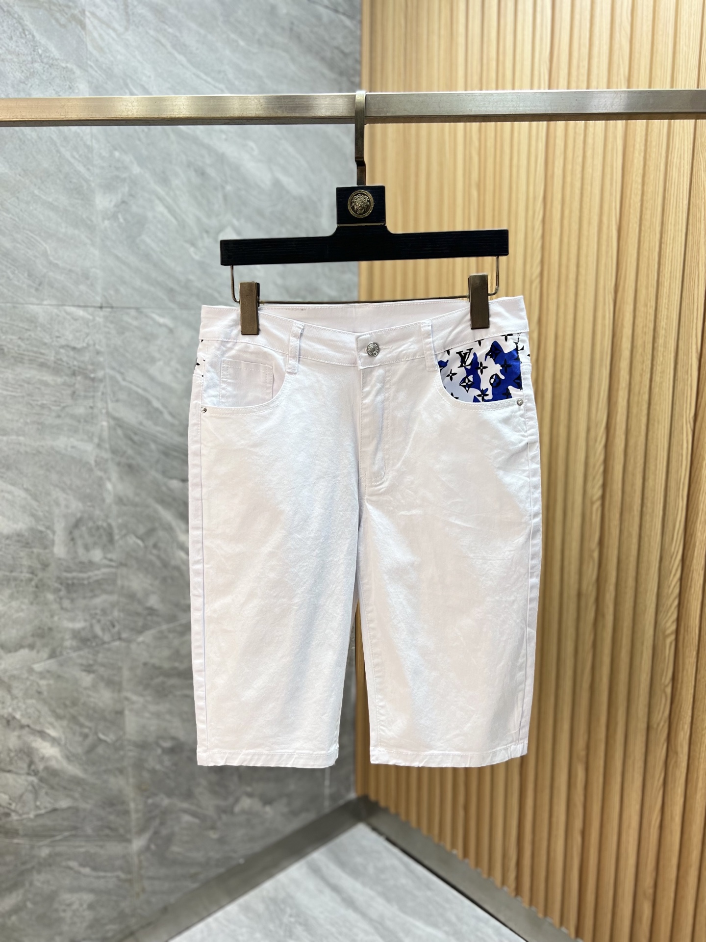 NO:915611,LV/Louis Vuitton 2026 spring and summer new products, complete with three labels, jeans, good products, no need to introduce too much, look at the details, counter size 28-36, 175/140, upper body 32,, louis vuitton, louis vuitton, jeans,19860909LV/路易威登 2026春夏新品 三标齐全 牛仔裤 好货不用过多介绍 看细节 专柜码数28-36 175/140上身32,,louis vuitton,louis vuitton,jeans,,Men's clothing