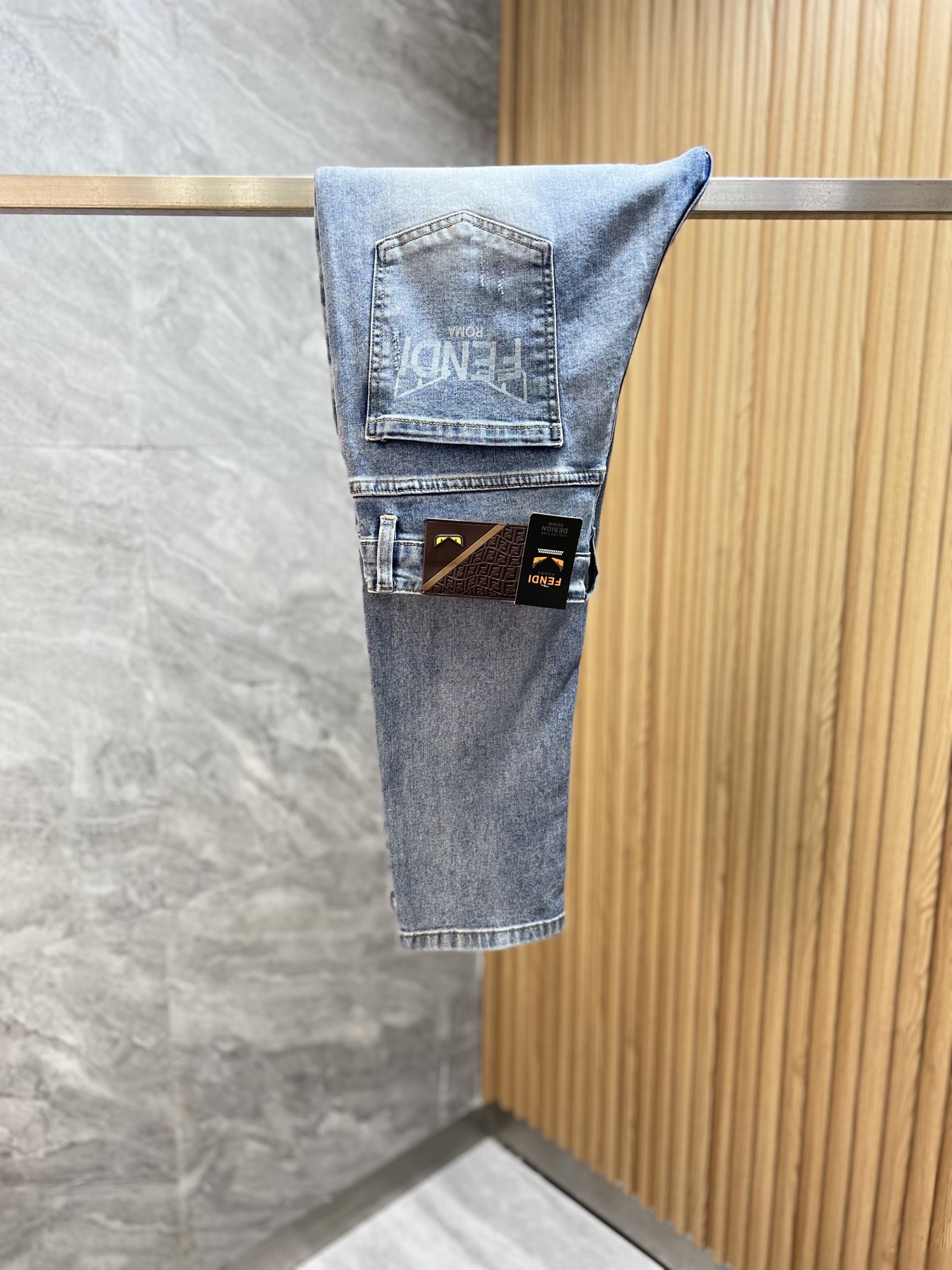 NO:916543,Fendi/Fendi 2026 spring and summer new products, complete with three labels, jeans, good products, no need to introduce too much, look at the details, counter size 28-38 / upper body size 32,,fendi,fendi,jeans,19860909Fendi/芬迪 2026春夏新品 三标齐全 牛仔裤 好货不用过多介绍 看细节 专柜码数28-38 /上身32码,,fendi,fendi,jeans,,Men's clothing